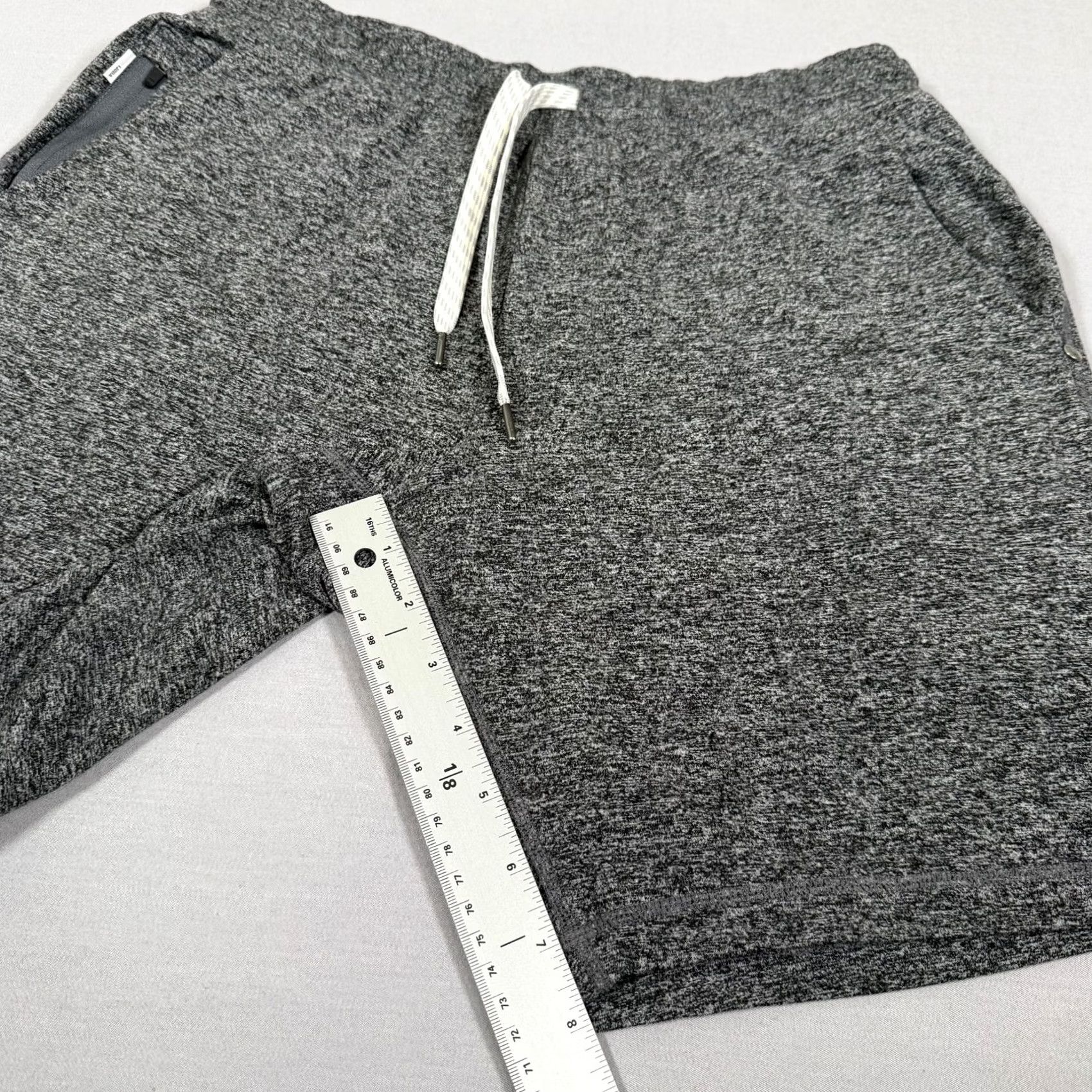 Vuori Vuori Mens Small Gray Ponto Knit Sweat Shorts with Drawstring & Pockets - Athletic Activewear, Casual Shirt? Size US 29 - 7 Thumbnail