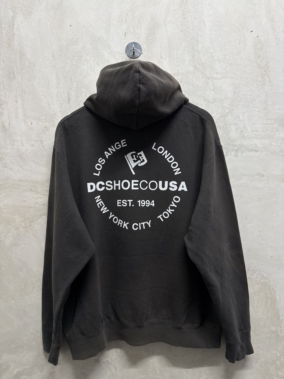 DC 2000s Faded DCSHOECOUSA Baggy Hoodie Size US M / EU 48-50 / 2 - 1 Thumbnail