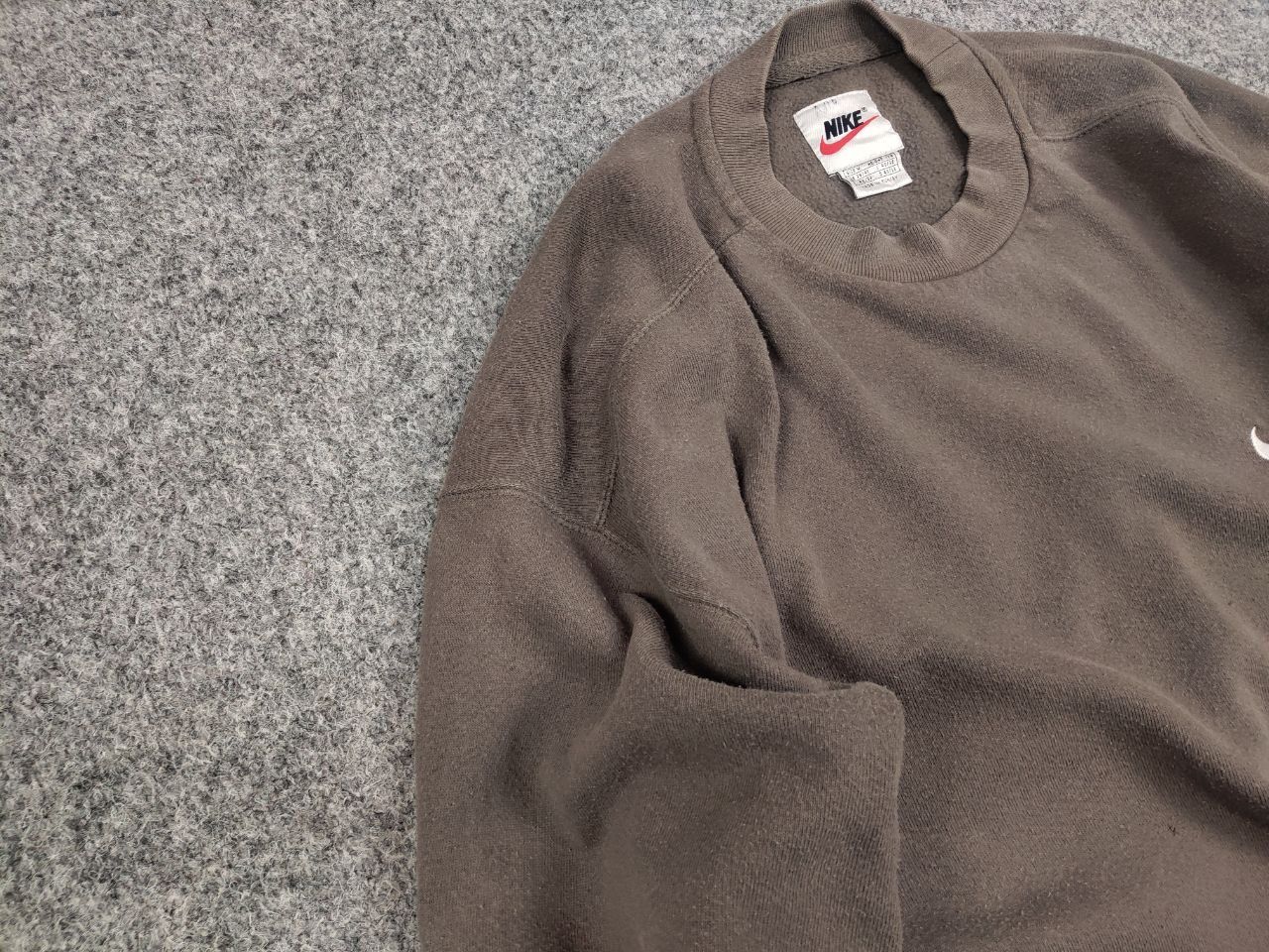 Nike Vintage 90's Nike Logo Khaki Faded Square Sweathsirt USA Size US M / EU 48-50 / 2 - 7 Thumbnail