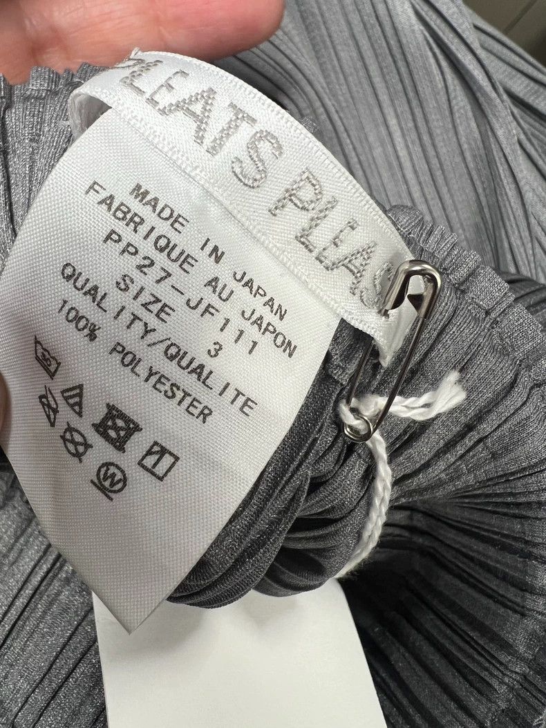Issey Miyake Issey Miyake size:3 Dark grey pleated trousers Size 22" - 2 Thumbnail
