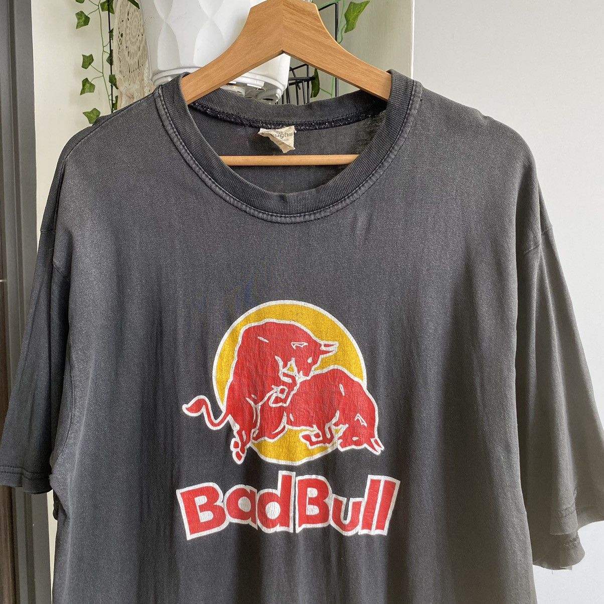 Man Made In Australia Thrashed Faded Vintage 90s Bad Bull ERD GRUNGE PORNSTAR TEE Size US XL / EU 56 / 4 - 2 Thumbnail