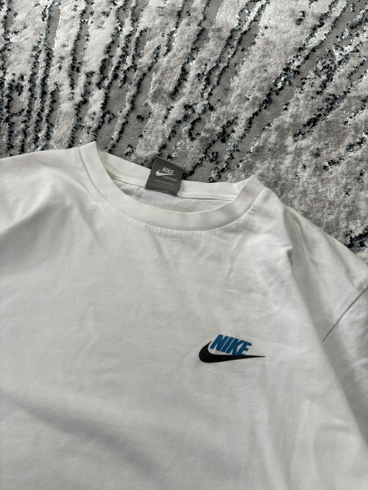 Nike Vintage Y2k Nike Small Swoosh Logo T-shirt White Drill Drip Size US M / EU 48-50 / 2 - 2 Thumbnail