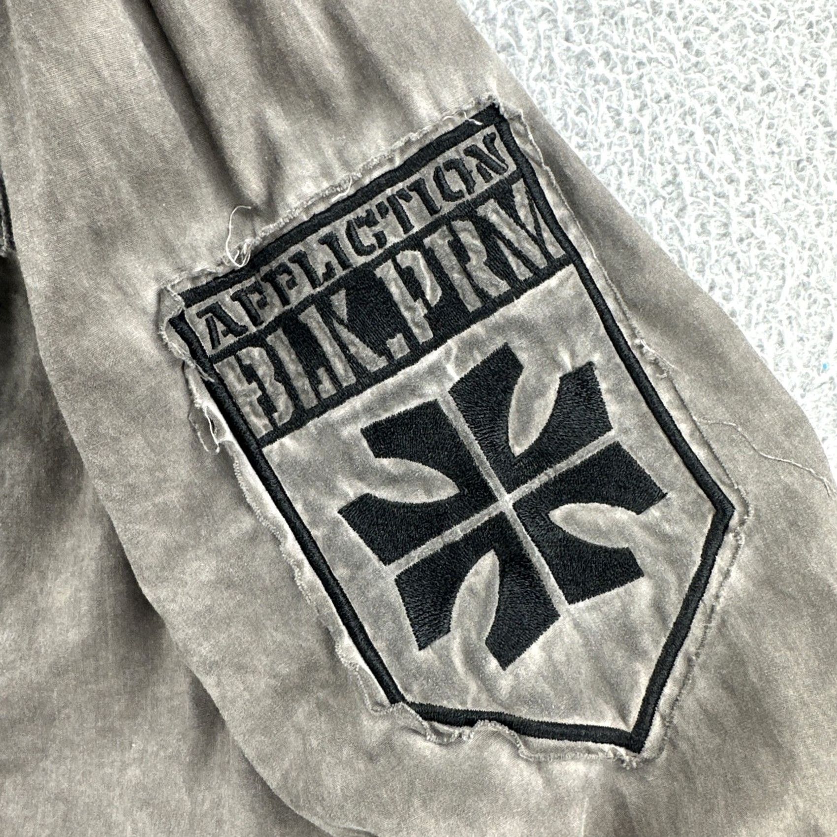 Affliction VINTAGE Affliction Gray Button-Up Shirt Mens Large Regular Fit Y2K Fashion EUC Size US L / EU 52-54 / 3 - 7 Thumbnail