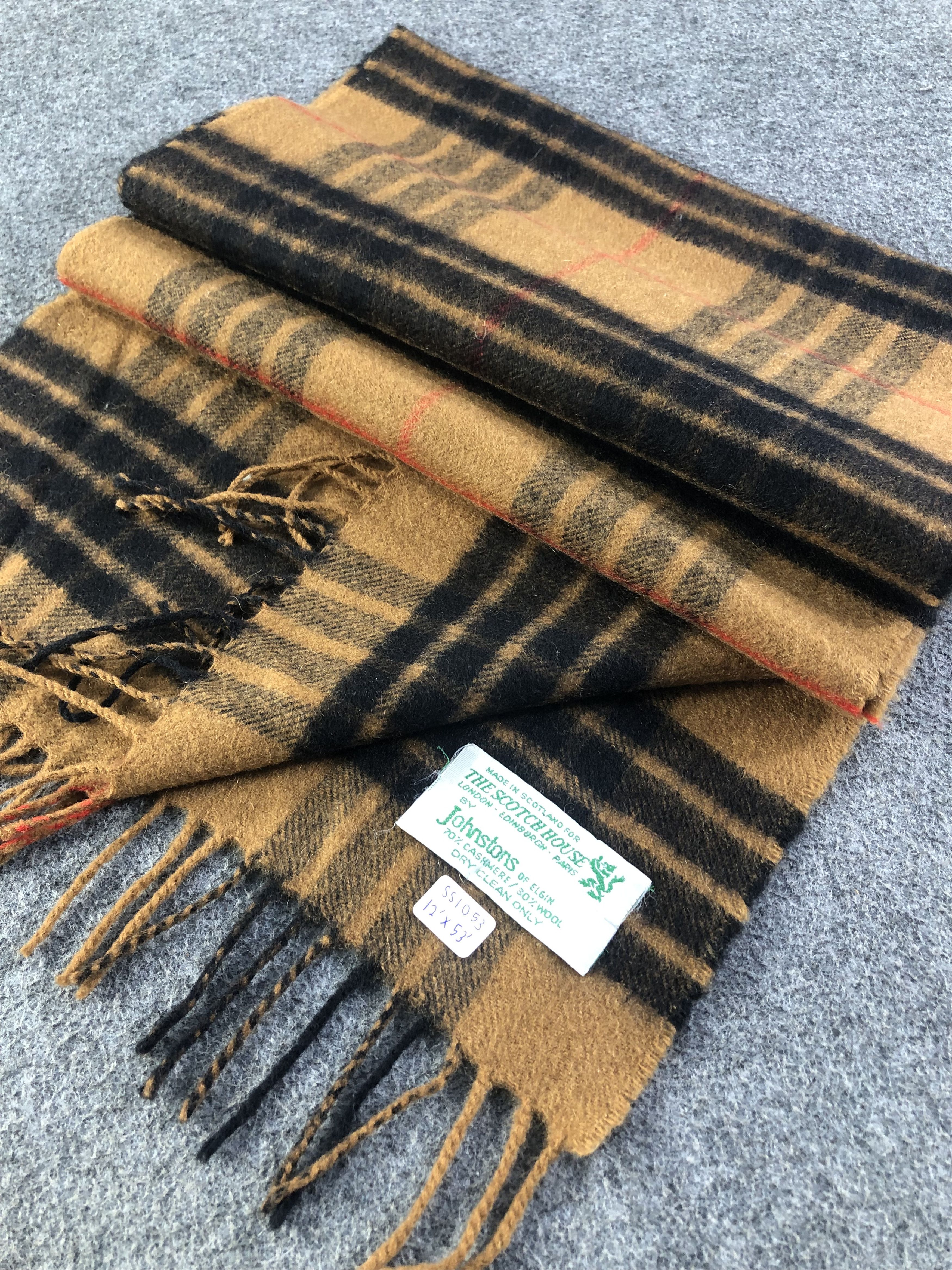 Johnstons Of Elgin Johnstons Of Elgin Scarf / Muffler / Neckwear Size ONE SIZE - 2 Thumbnail