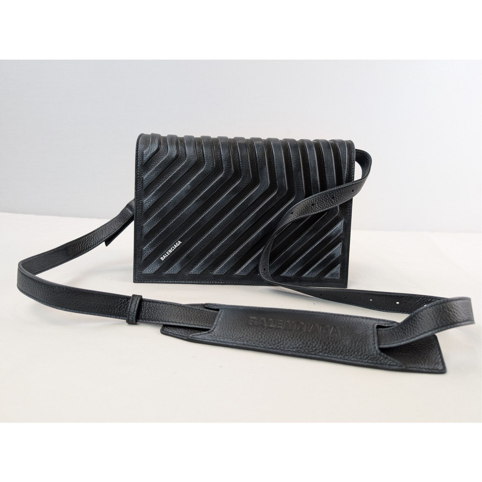 Balenciaga o1rshd1 Size: OS / Car Flap Bag with Strap Black/ White Dirt Size ONE SIZE - 1 Thumbnail