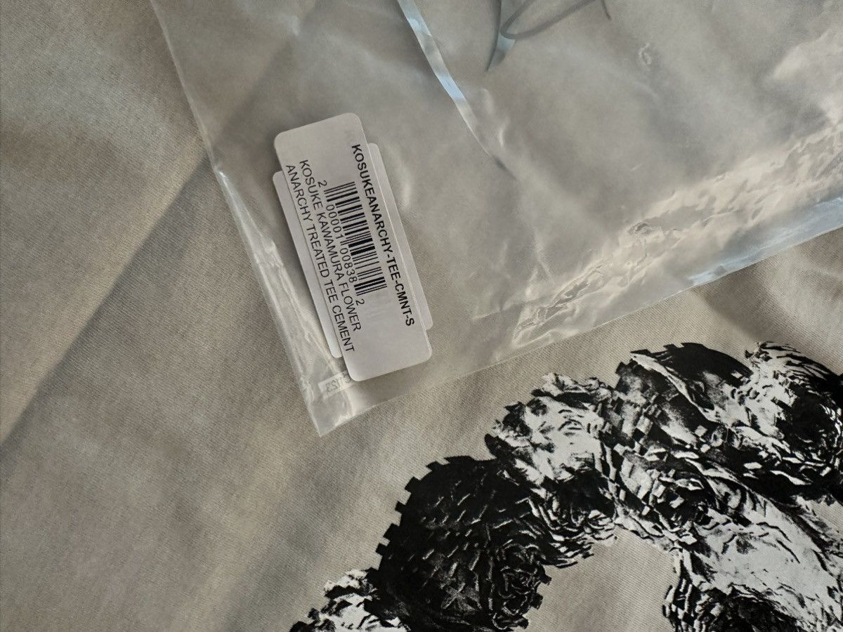 Revenge KOSUKE KAWAMURA FLOWER ANARCHY TREATED TEE CEMENT Size US S / EU 44-46 / 1 - 9 Thumbnail