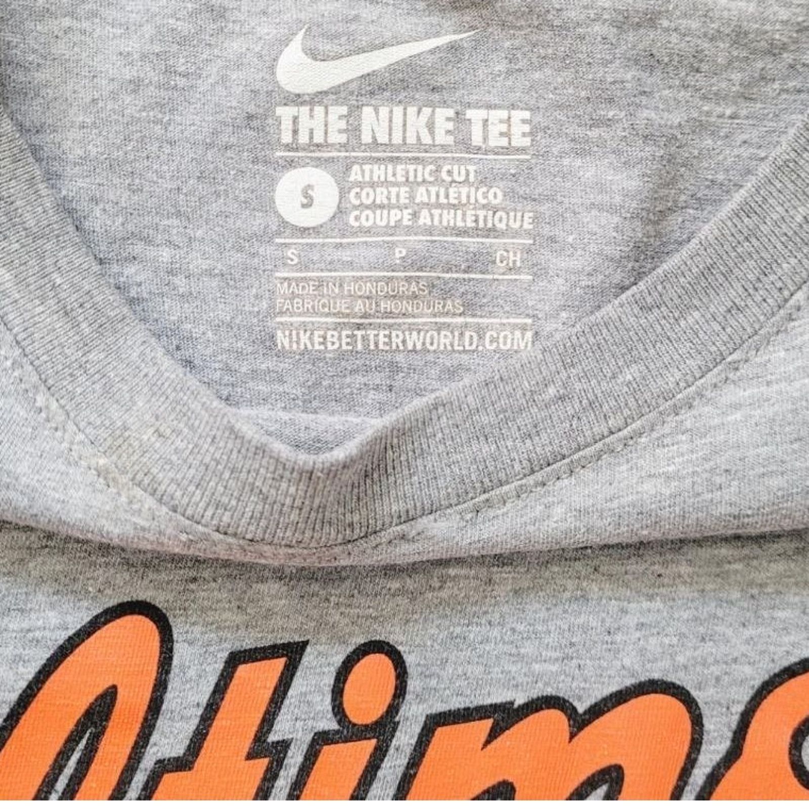 Nike Nike Gray T-shirt | Size S Size US S / EU 44-46 / 1 - 3 Thumbnail