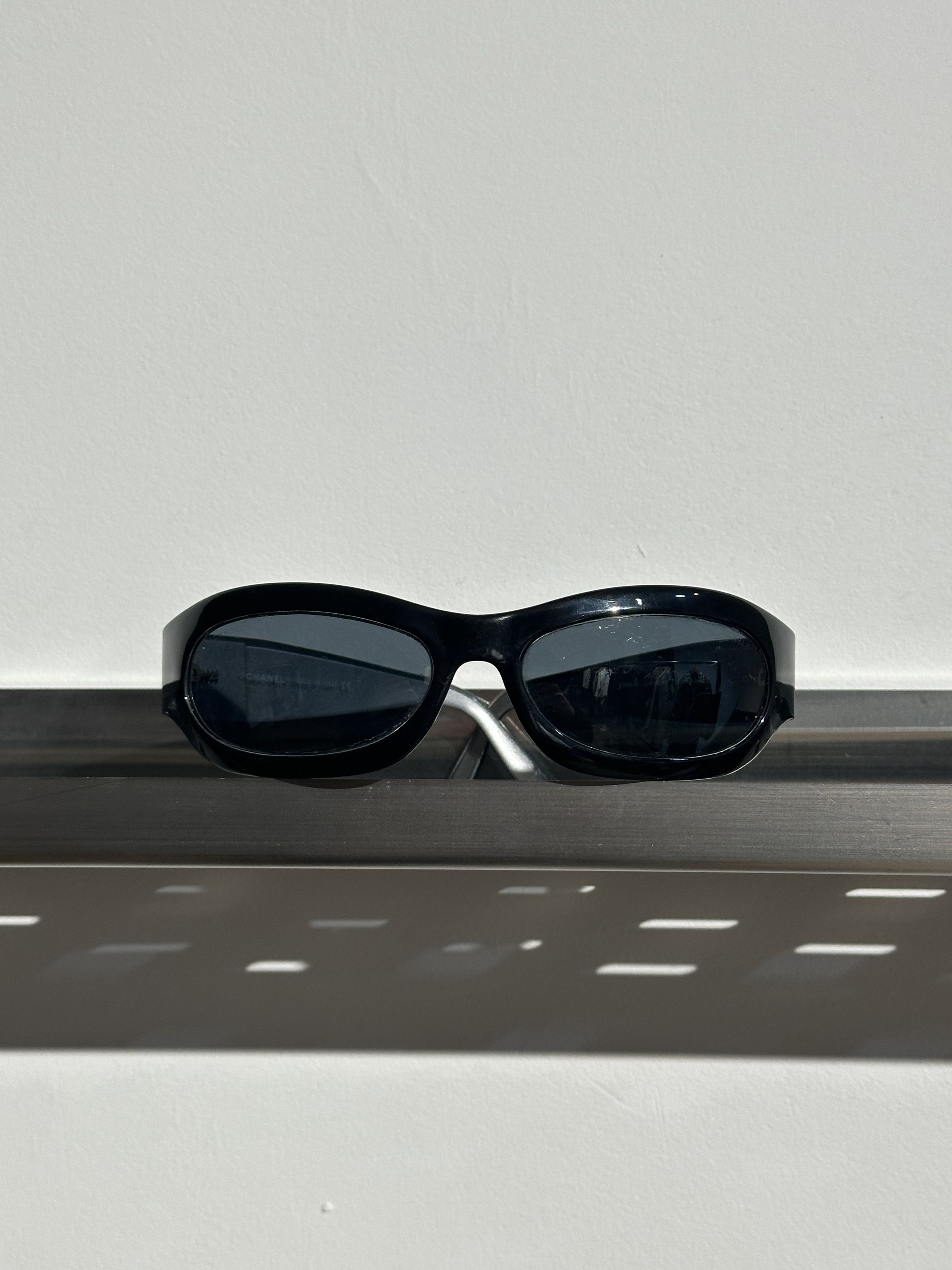Chanel × Vintage CHANEL Sunglasses 5076 Wrap Shield Rhinestone 4017 Vintage Size ONE SIZE - 2 Thumbnail