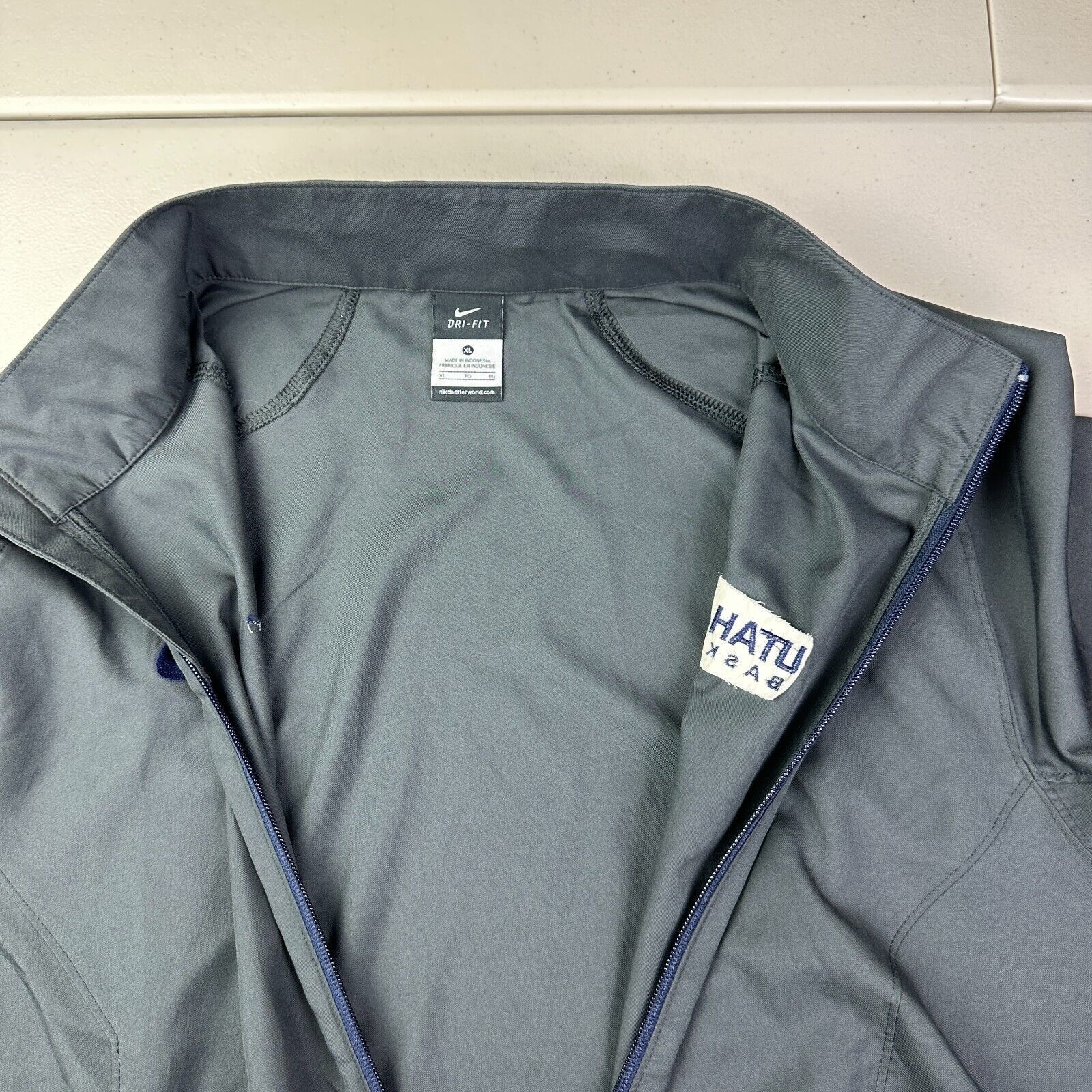 Nike Nike Jacket Lightweight Windbreaker Utah State Basketball Size US XL / EU 56 / 4 - 4 Thumbnail