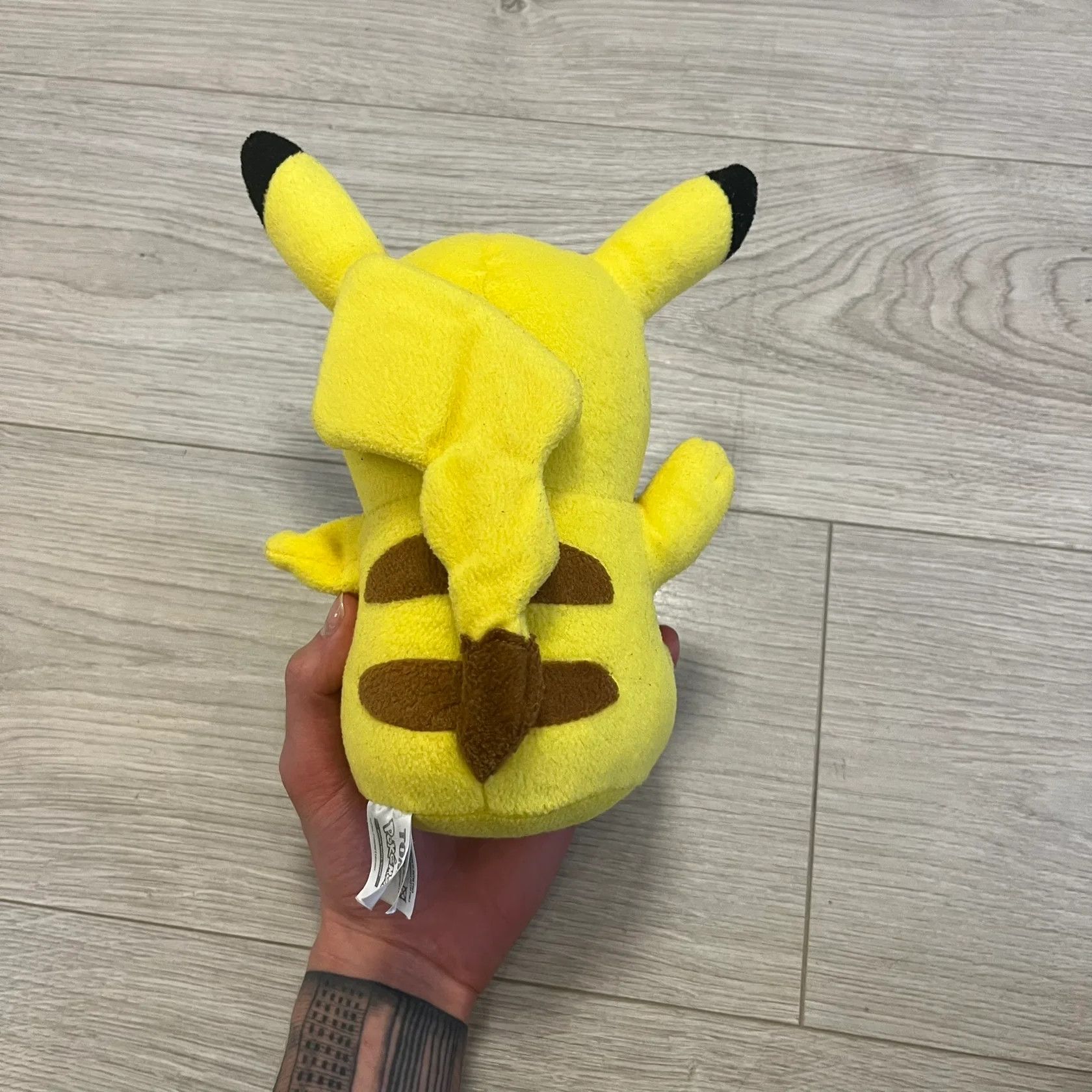 Pokemon Pikachu Pokemon Tomy Plushie Size ONE SIZE - 2 Thumbnail