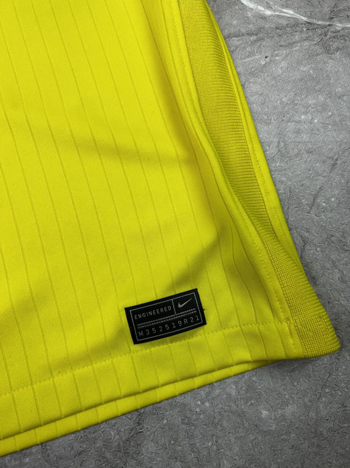 Nike Nike Liverpool Jersey Yellow Shirt FC 21/22 Dri-Fit Size US XS / EU 42 / 0 - 4 Thumbnail