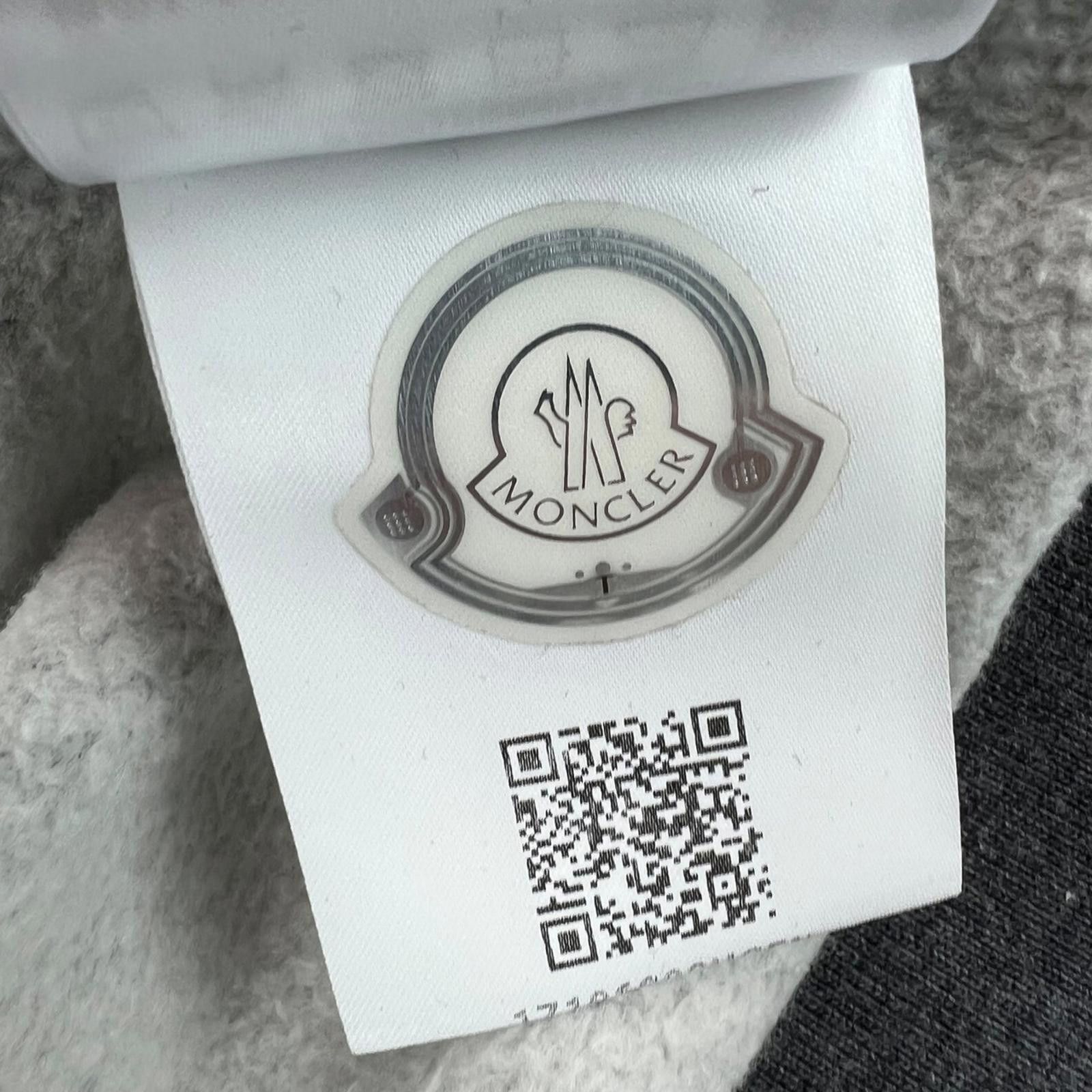 Moncler Moncler Grey Outline Logo Sweatshirt Size US S / EU 44-46 / 1 - 4 Thumbnail