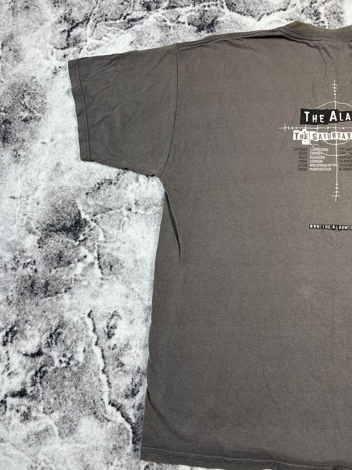 Gildan The Alarm Band Tee Faded Distressed Vintage Style Size US XL / EU 56 / 4 - 14 Thumbnail
