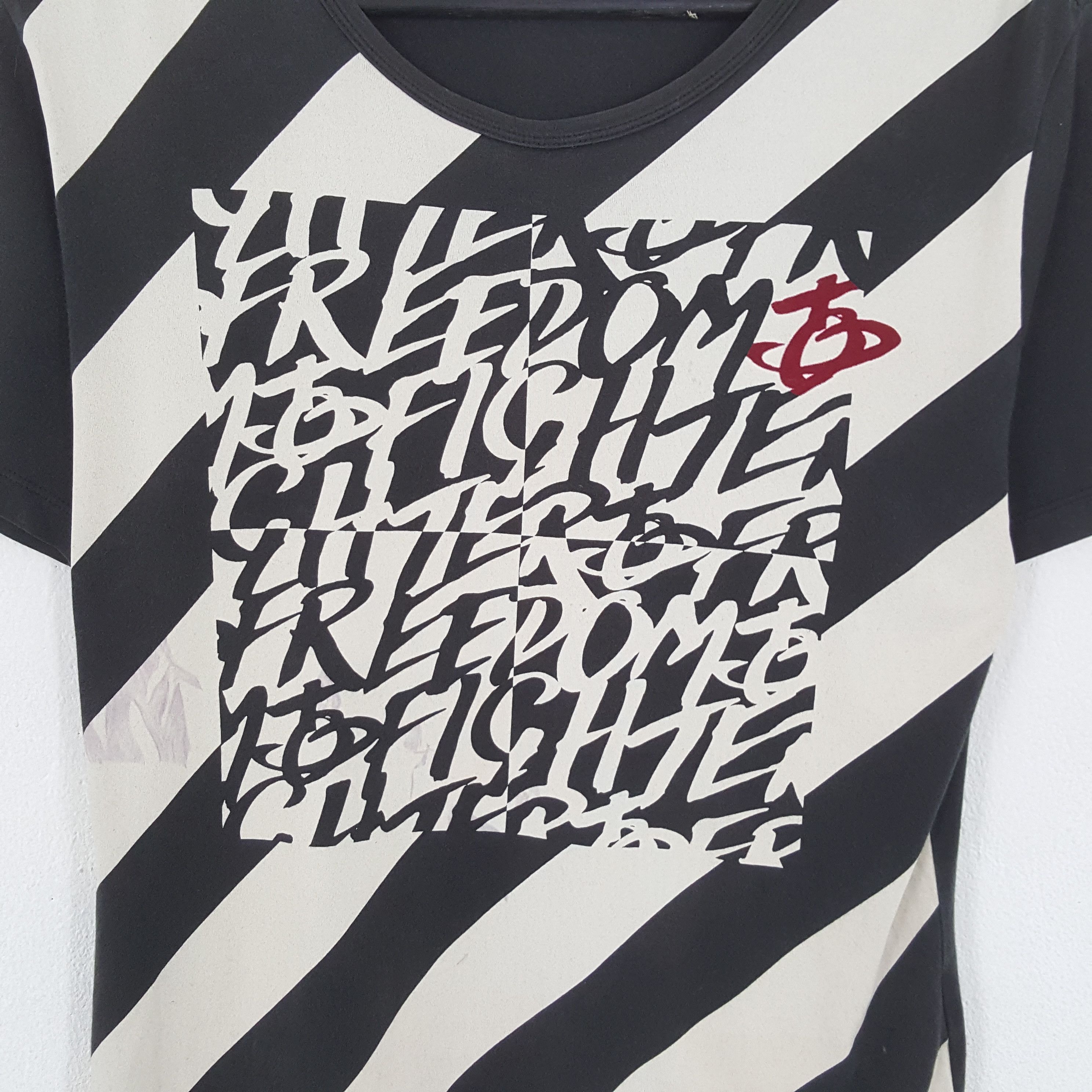 Vintage VIVIENNE WESTWOOD Designer Brand Fashion Style Tshirt Size US M / EU 48-50 / 2 - 2 Thumbnail