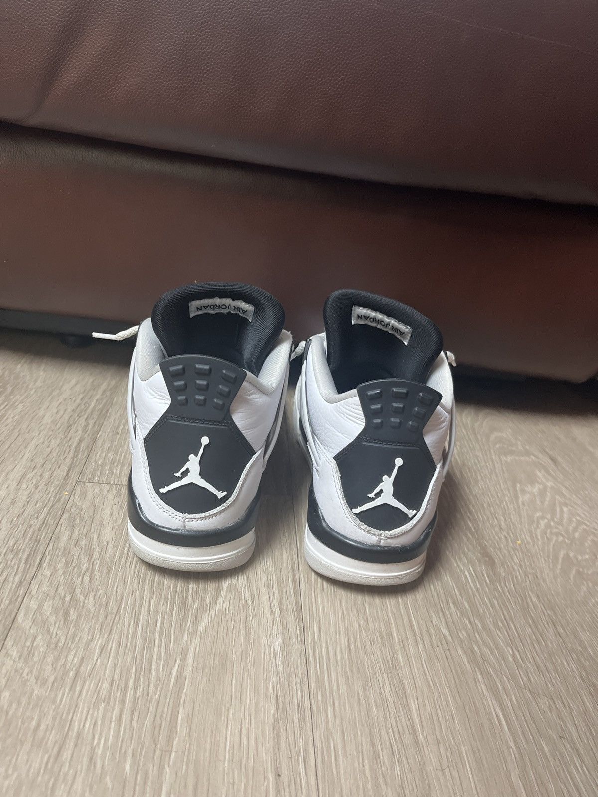 Jordan Brand Air Jordan 4 Retro (GS) Size US 6 / EU 39 - 2 Thumbnail
