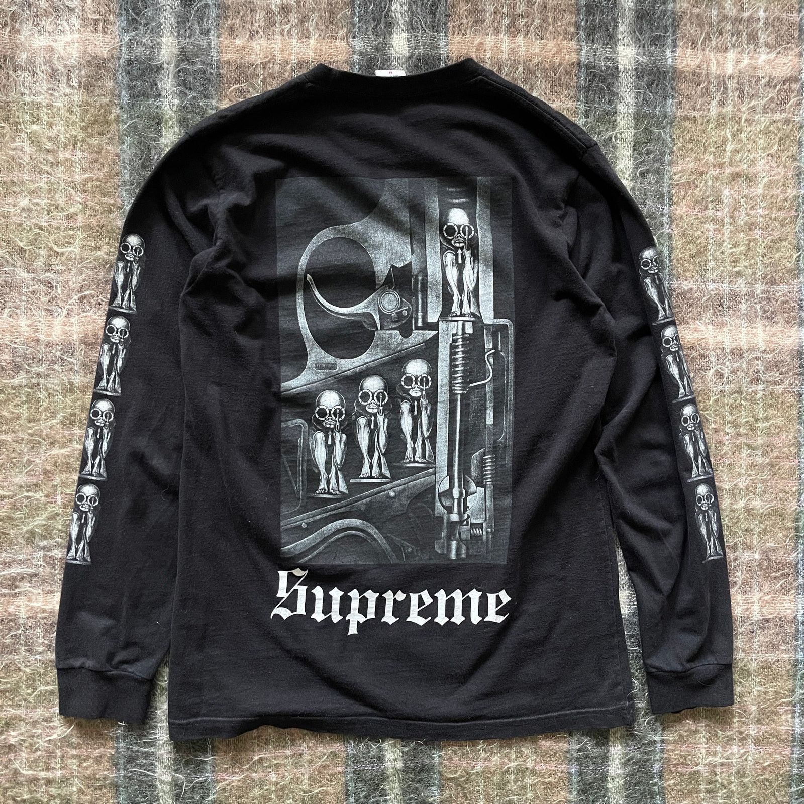 Supreme Supreme/H.R. Giger FW14 Birth Machine L/S Tee Size US L / EU 52-54 / 3 - 1 Thumbnail