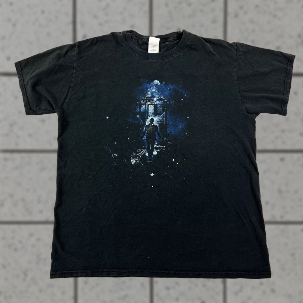 Vintage Dr Who Police Box Black Graphic T Shirt L Mens Regular Size Large Short Sleeve Graphic Print Size US L / EU 52-54 / 3 - 1 Thumbnail