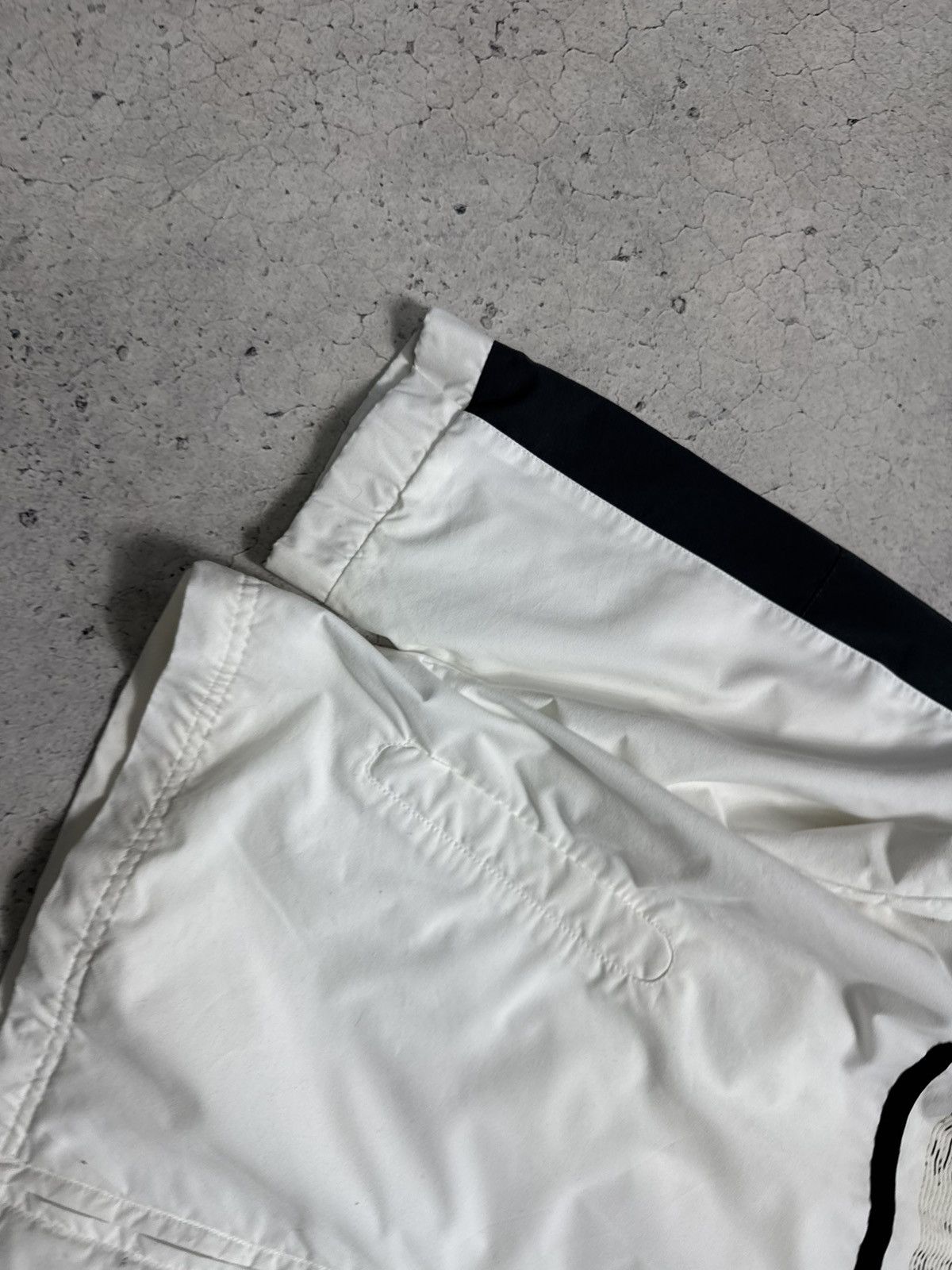Nike Nike Vintage Light Nylon Jacket White Drill Y2K Size US L / EU 52-54 / 3 - 3 Thumbnail