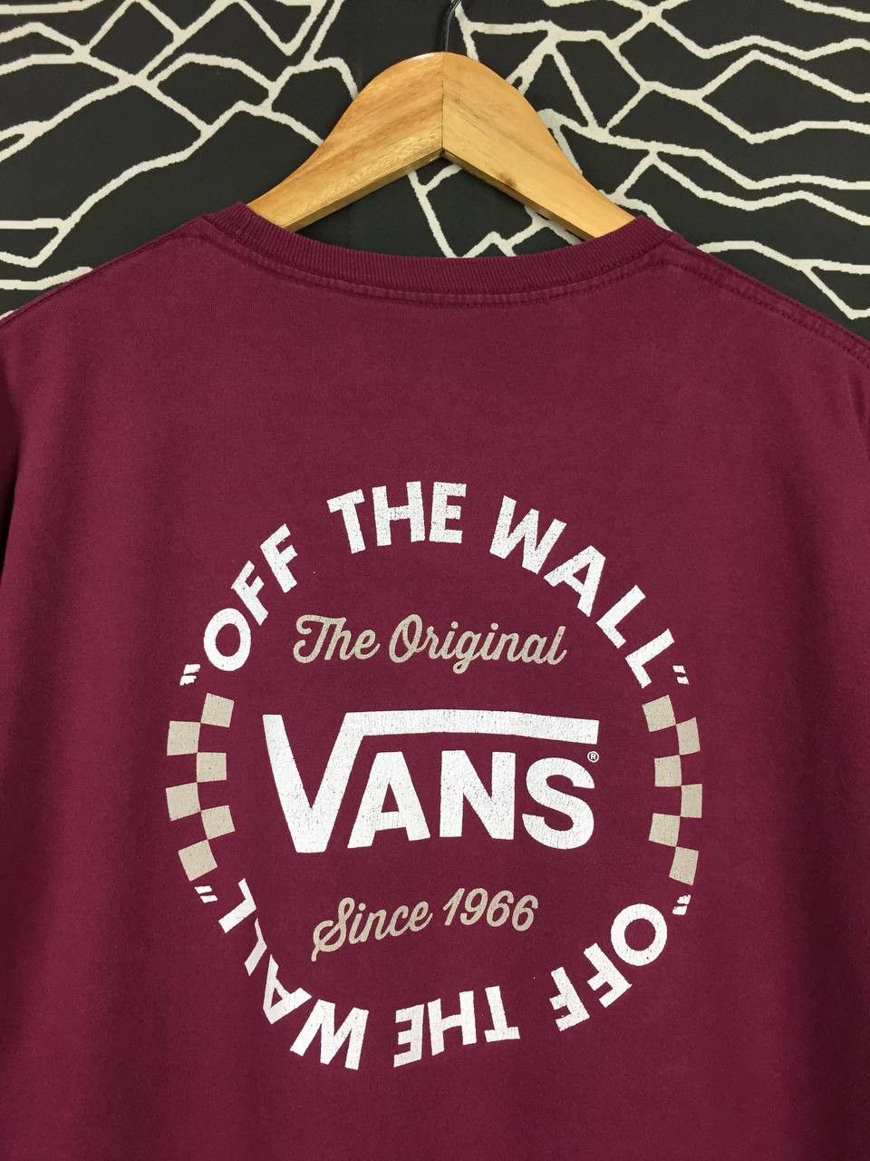 Vans Vtg Vans Off The Wall Logo Skateboards Tee Size US L / EU 52-54 / 3 - 3 Thumbnail