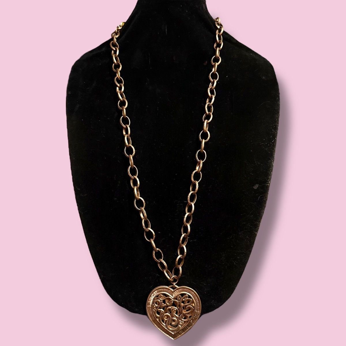 Betsey Johnson Betsey Johnson chunky gold filigree heart pendant necklace Size ONE SIZE - 1 Thumbnail