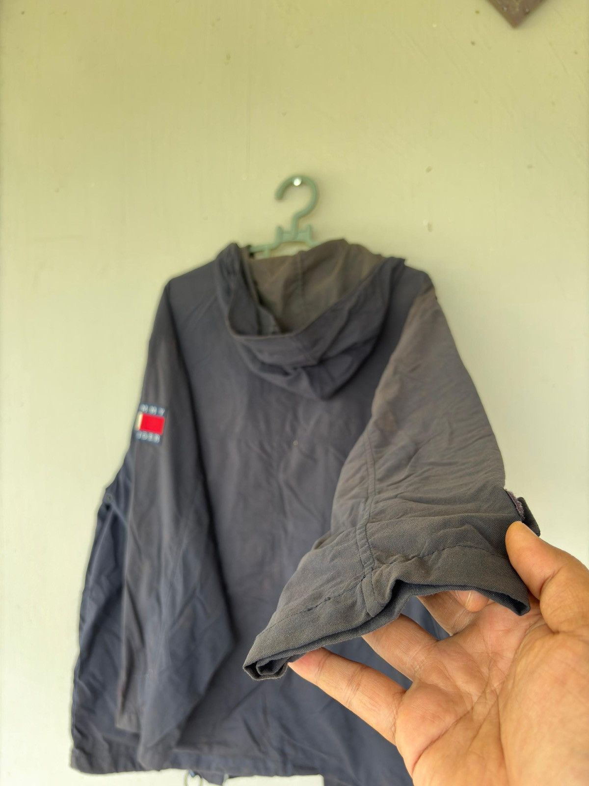 Tommy Hilfiger Vtg Tommy Hilfiger Windbreaker Jacket Patch Logo Design Size US M / EU 48-50 / 2 - 9 Thumbnail