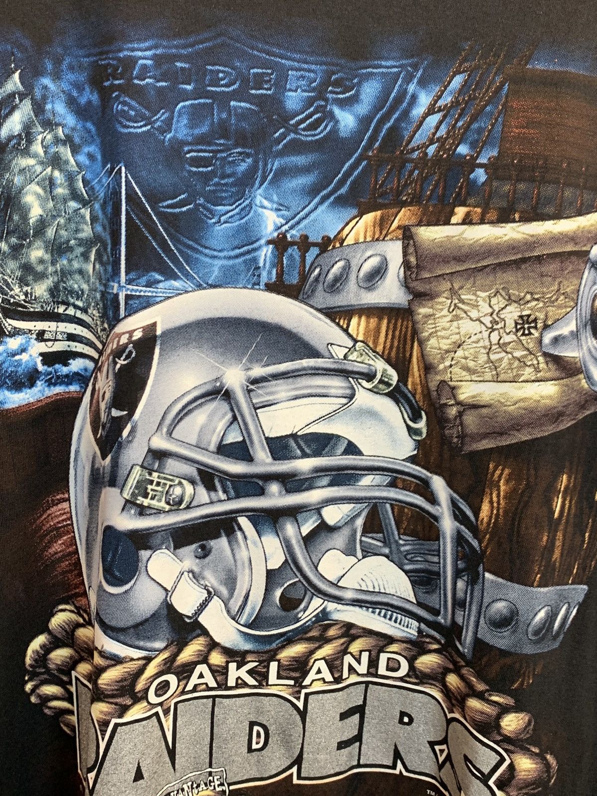 Lee × NFL × Vintage *RARE* Vintage Oakland Raiders Pirate NFL Football Art Shirt Size US M / EU 48-50 / 2 - 5 Thumbnail