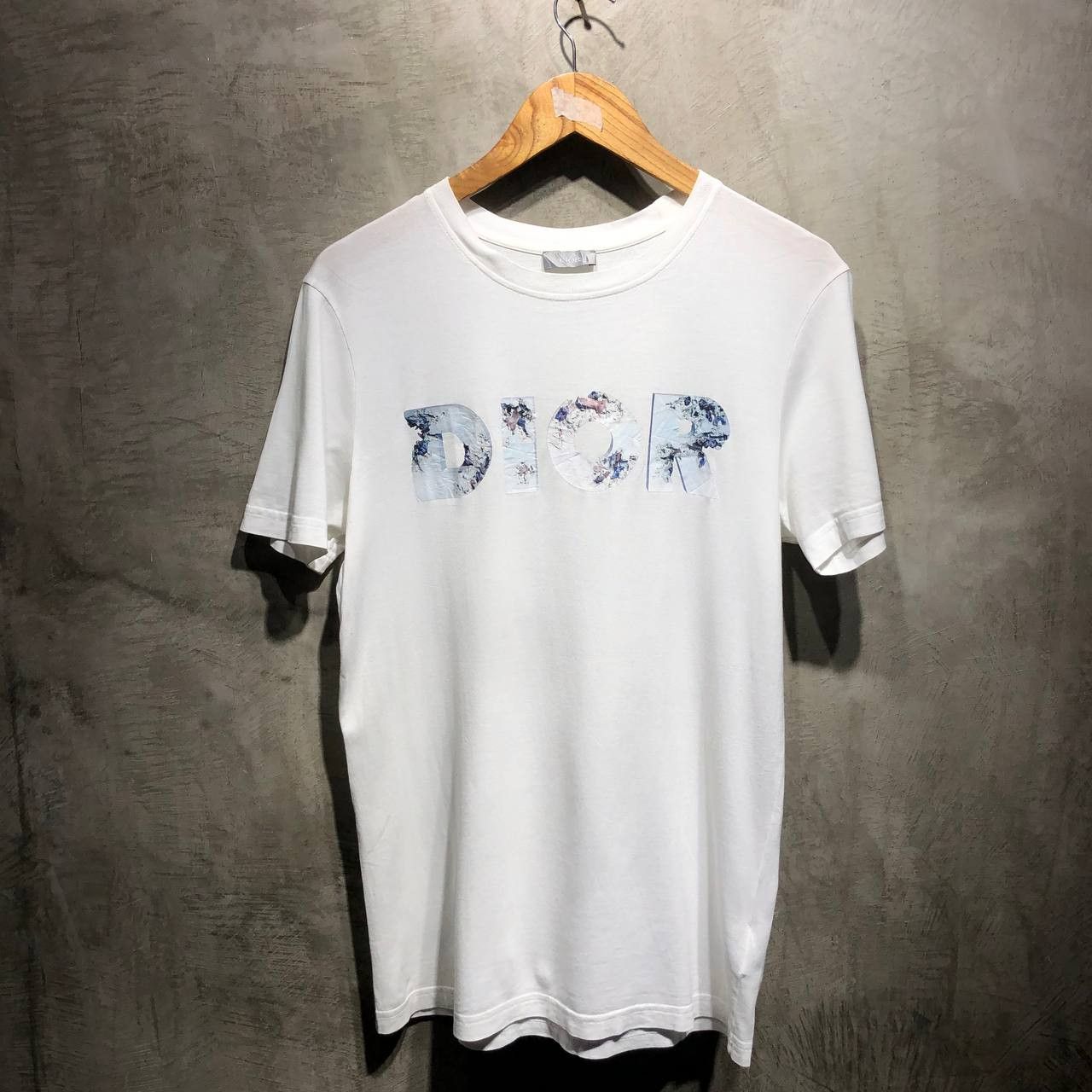Daniel Arsham × Dior Dior X Daniel Arsham Eroded Logo tee Size US S / EU 44-46 / 1 - 1 Thumbnail