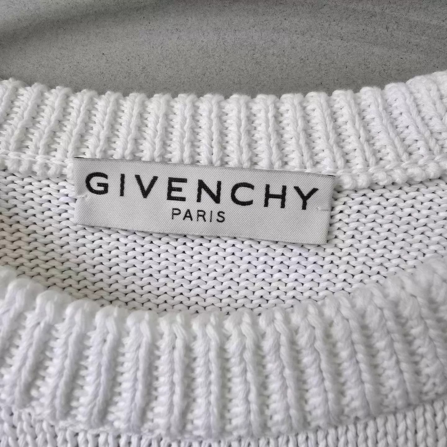 Givenchy Givenchy misaligned logo sweater L 99 Size US L / EU 52-54 / 3 - 4 Thumbnail