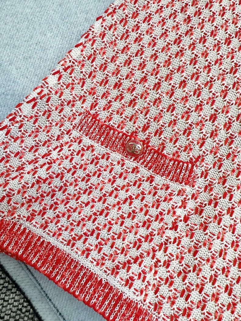 Chanel Chanel White background red and white crochet knitted slee Size XS / US 0-2 / IT 36-38 - 5 Thumbnail