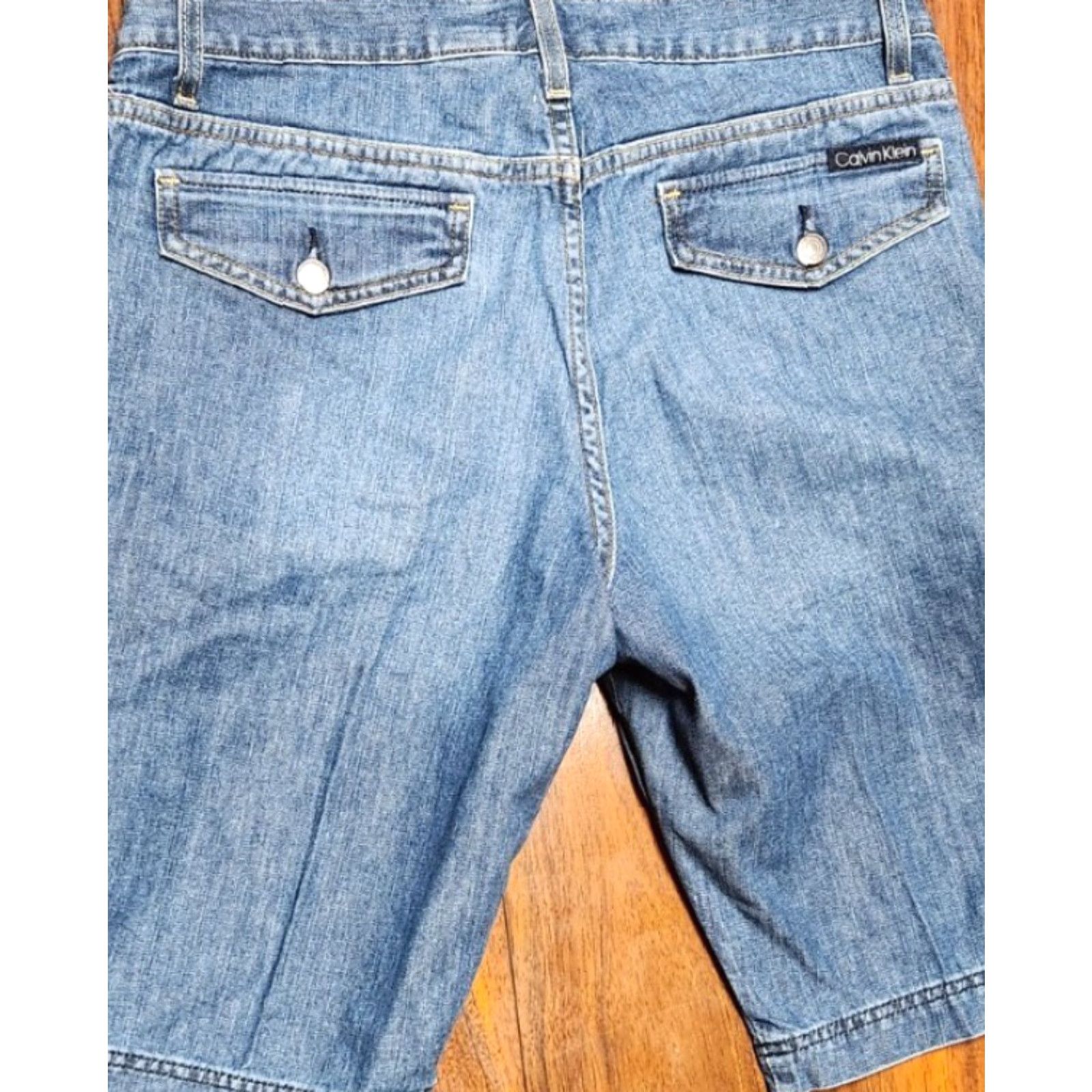 Calvin Klein VINTAGE Calvin Klein Blue Jean Shorts Women 12 (34x12) Denim Mid Rise 5-Pocket Laundry Wash Blue Womens Jeans Shorts Size 34" / US 12 / IT 48 - 4 Thumbnail