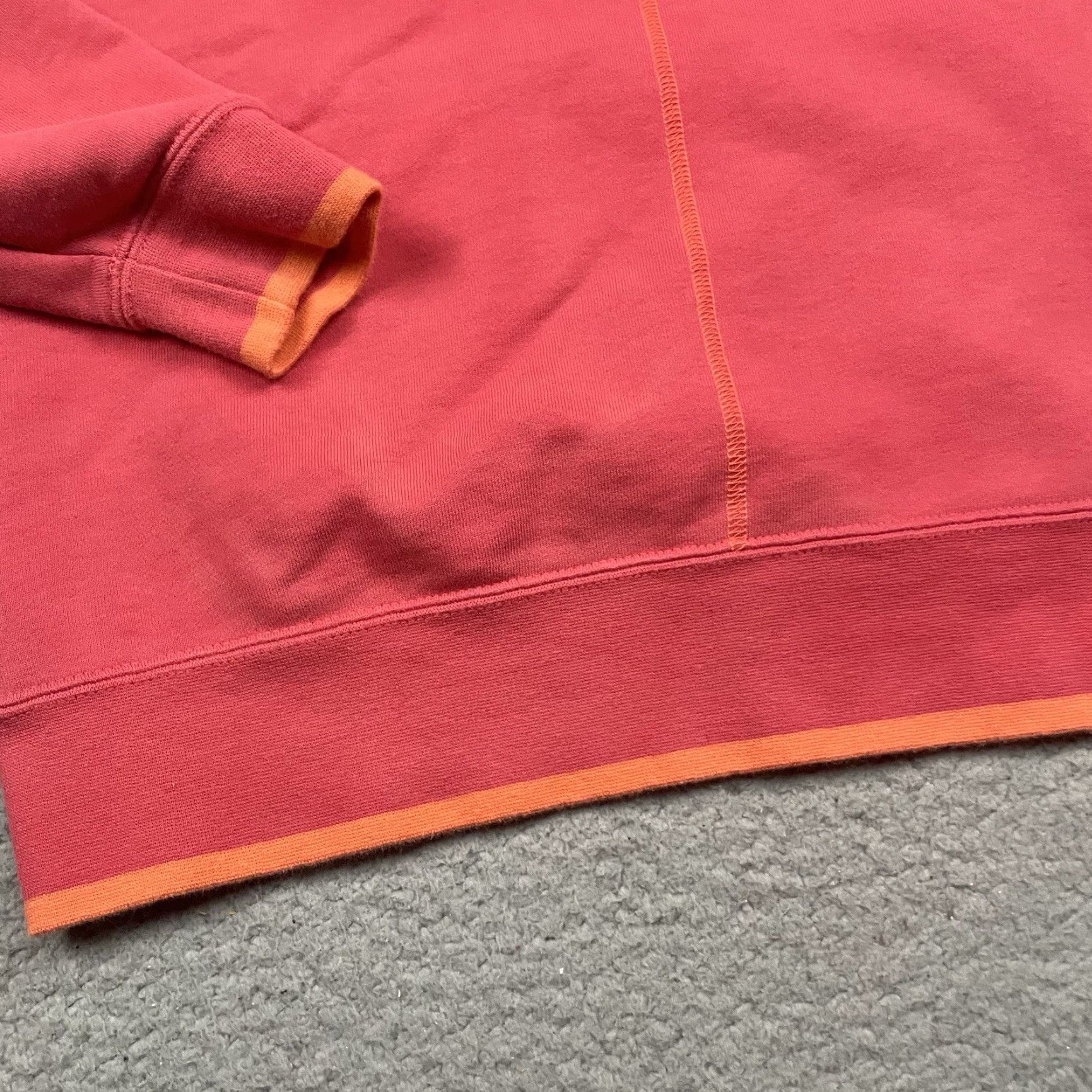 Nike VINTAGE Nike Sweatshirt Hoodie Mens S Pink Crew Neck Pullover Graphic Print Swoosh Essential Fade Red Workout All Seasons Size US S / EU 44-46 / 1 - 6 Thumbnail