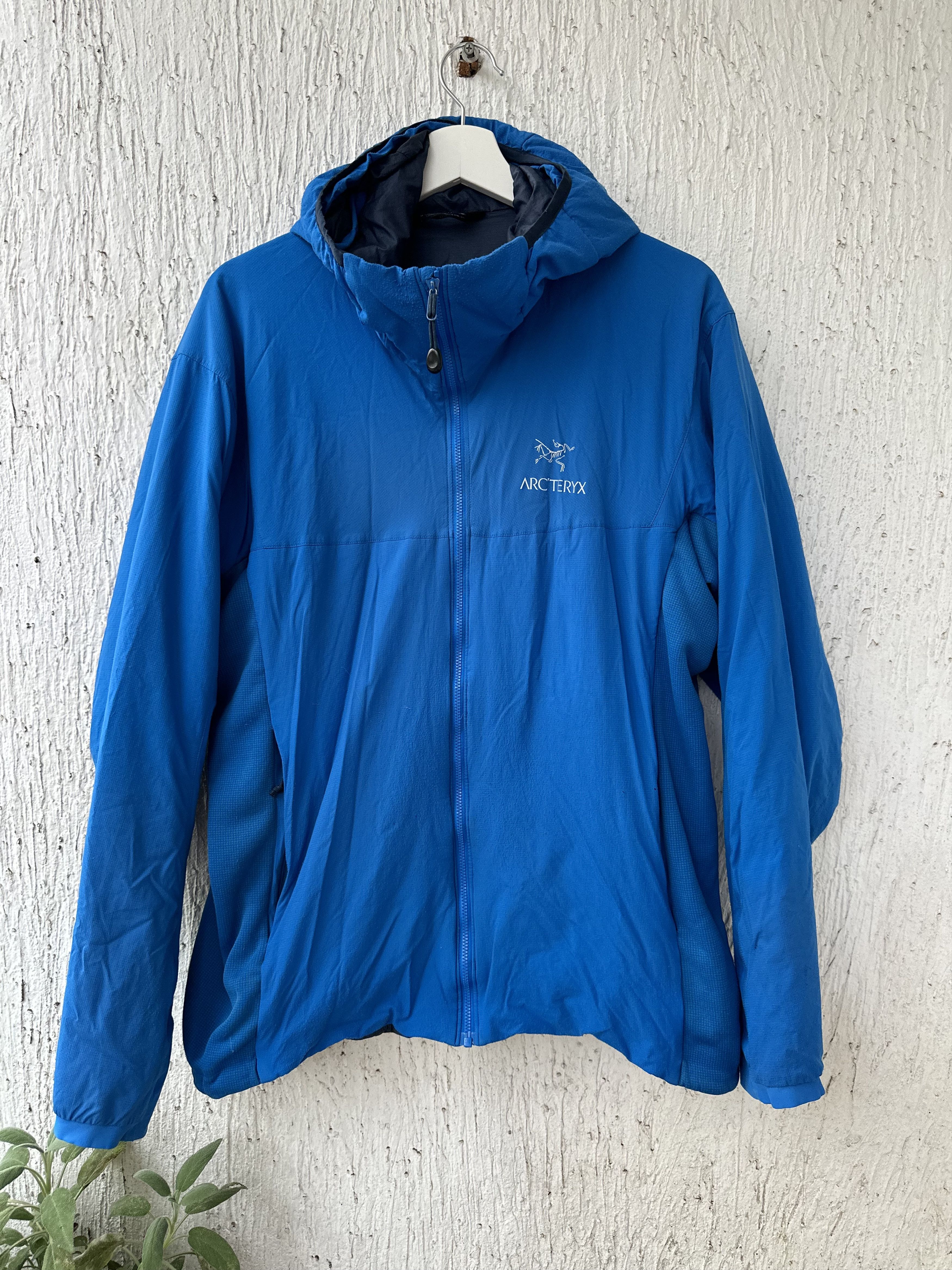 Arc'teryx Arcteryx Atom Lt Hoody in Glitch | Grailed