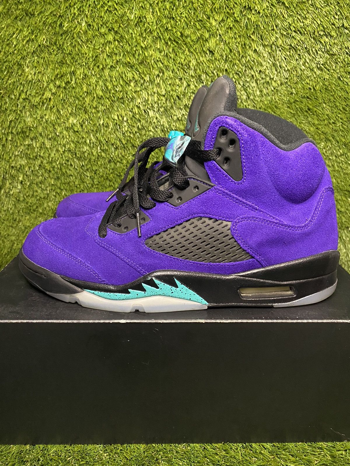 Jordan Brand Jordan 5 Alternate Grape Size US 10 / EU 43 - 2 Thumbnail