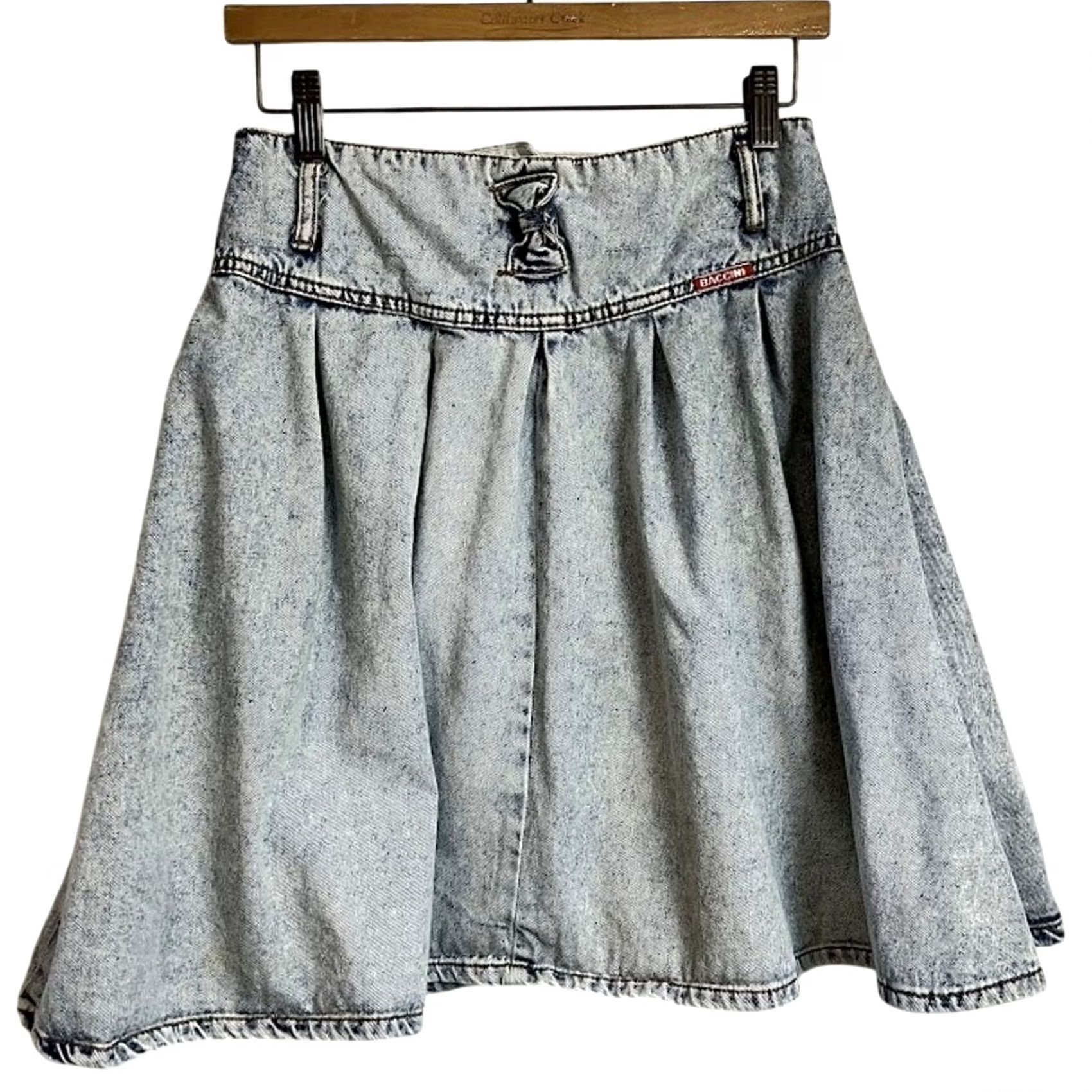 Vintage VINTAGE Baccini Acid Wash Pleated Jean Mini Skirt Button Front Bow Detail Size 11/12 90s Womens Size 32" / US 10 / IT 46 - 2 Thumbnail