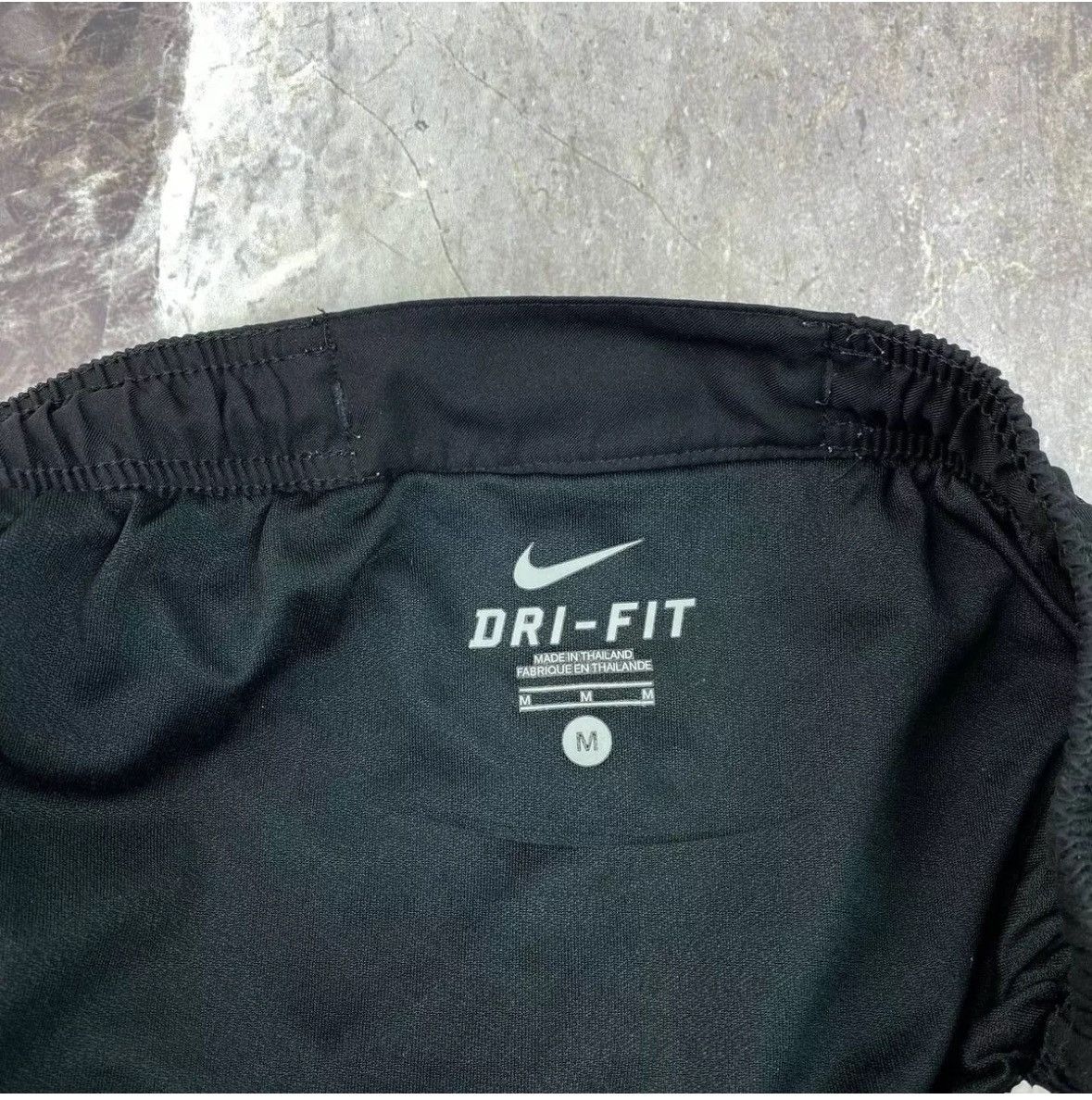 Nike NIKE MANCHESTER UNITED AWAY 2010 - 2011 FOOTBALL SHORTS Size US 30 / EU 46 - 7 Thumbnail