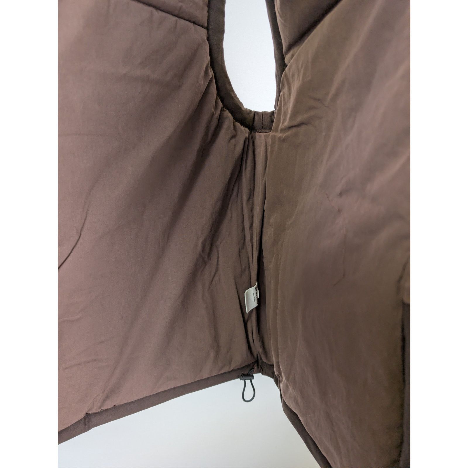 Jacquemus o1rshd1 'Le Gilet Carozzu' padded vest in dark brown Size US L / EU 52-54 / 3 - 10 Thumbnail
