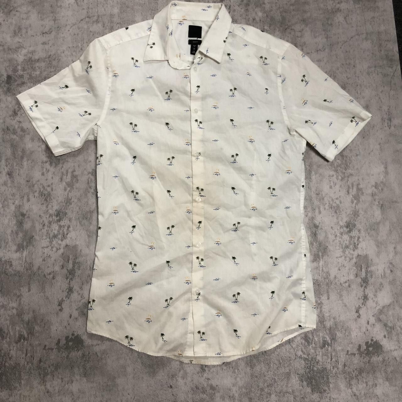 Other White and blue short sleeve button-up shirt #casual Size US S / EU 44-46 / 1 - 1 Thumbnail