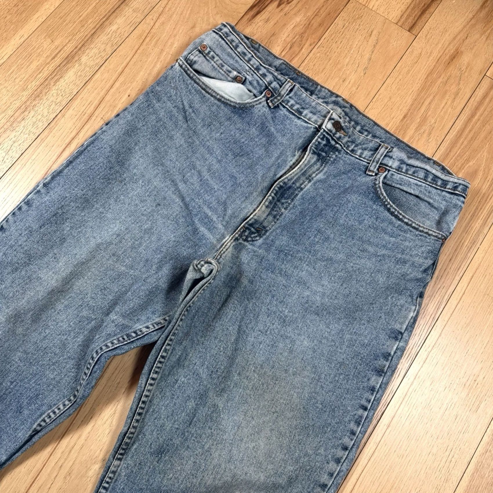 Levi's VINTAGE Levi’s 550 Jeans Men Regular 36 Light Blue 28in 90s USA Made Straight Relaxed 550 Model Size US 36 / EU 52 - 2 Thumbnail