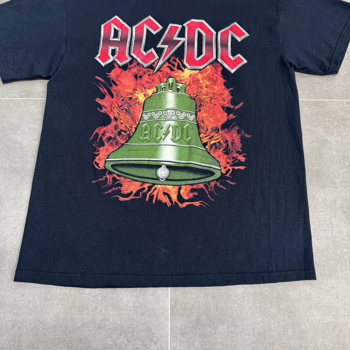 AC/DC Vintage AC/DC Hells Bells Rock Band Tee T-Shirt Size XL Size US XL / EU 56 / 4 - 4 Thumbnail