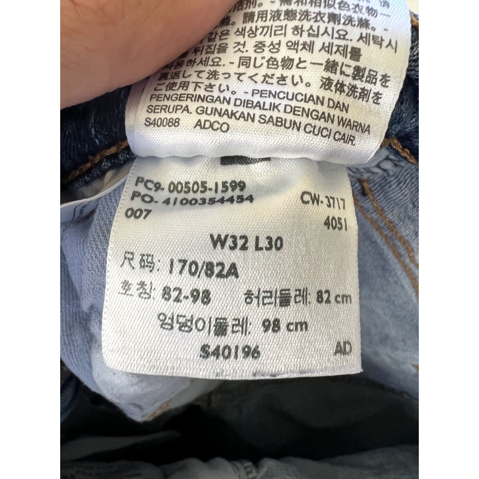 Levi's VINTAGE Levi’s 505 Denim Jeans Size 32x30 Medium Wash Y2K Straight Leg Men's Jeans 32 Regular Blue Cotton Levi's 505 Size US 32 / EU 48 - 5 Thumbnail