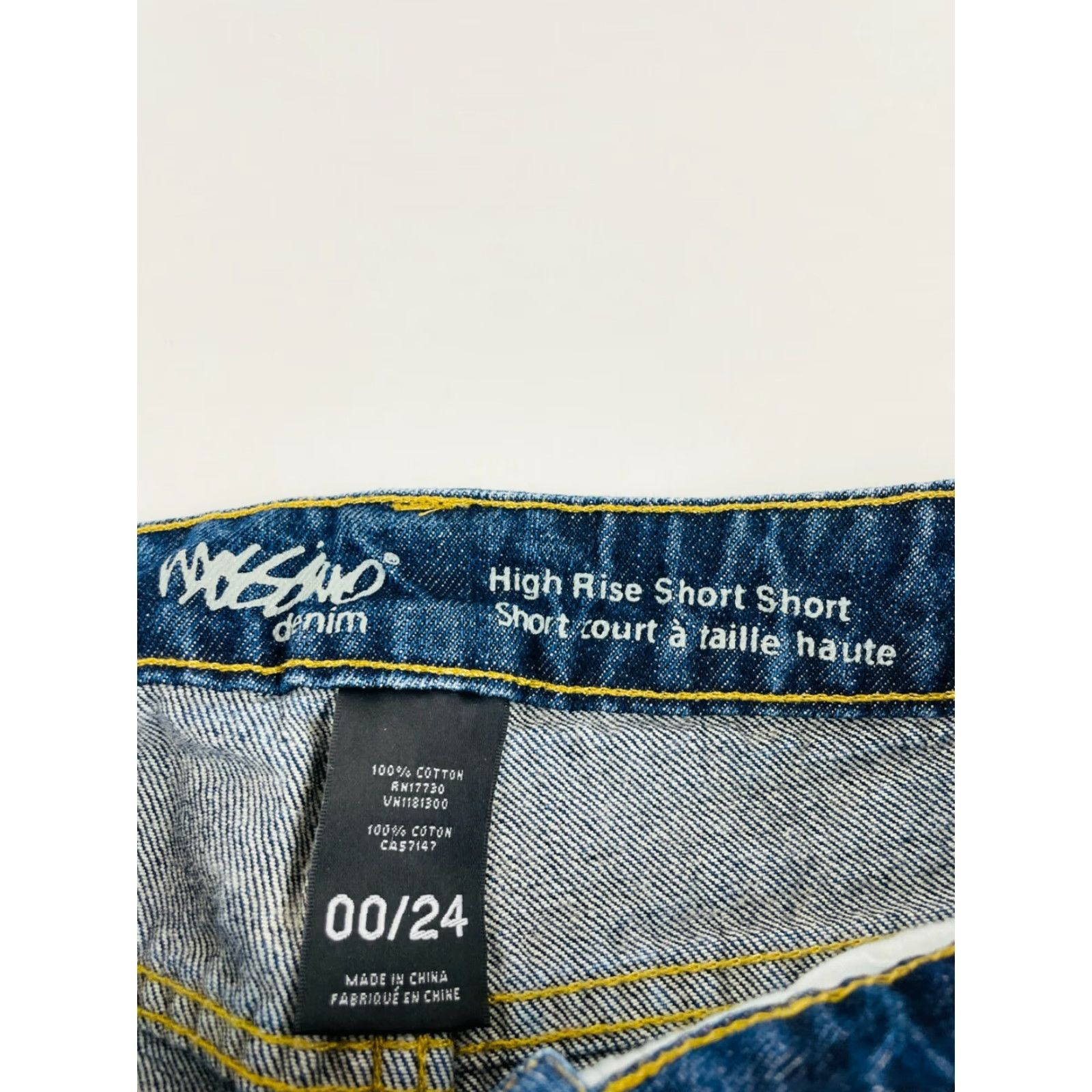 Mossimo Mossimo Shorts Women's 00/24 Blue Denim Distressed High Rise Cut-Off Short Size 26" / US 2 / IT 38 - 7 Thumbnail