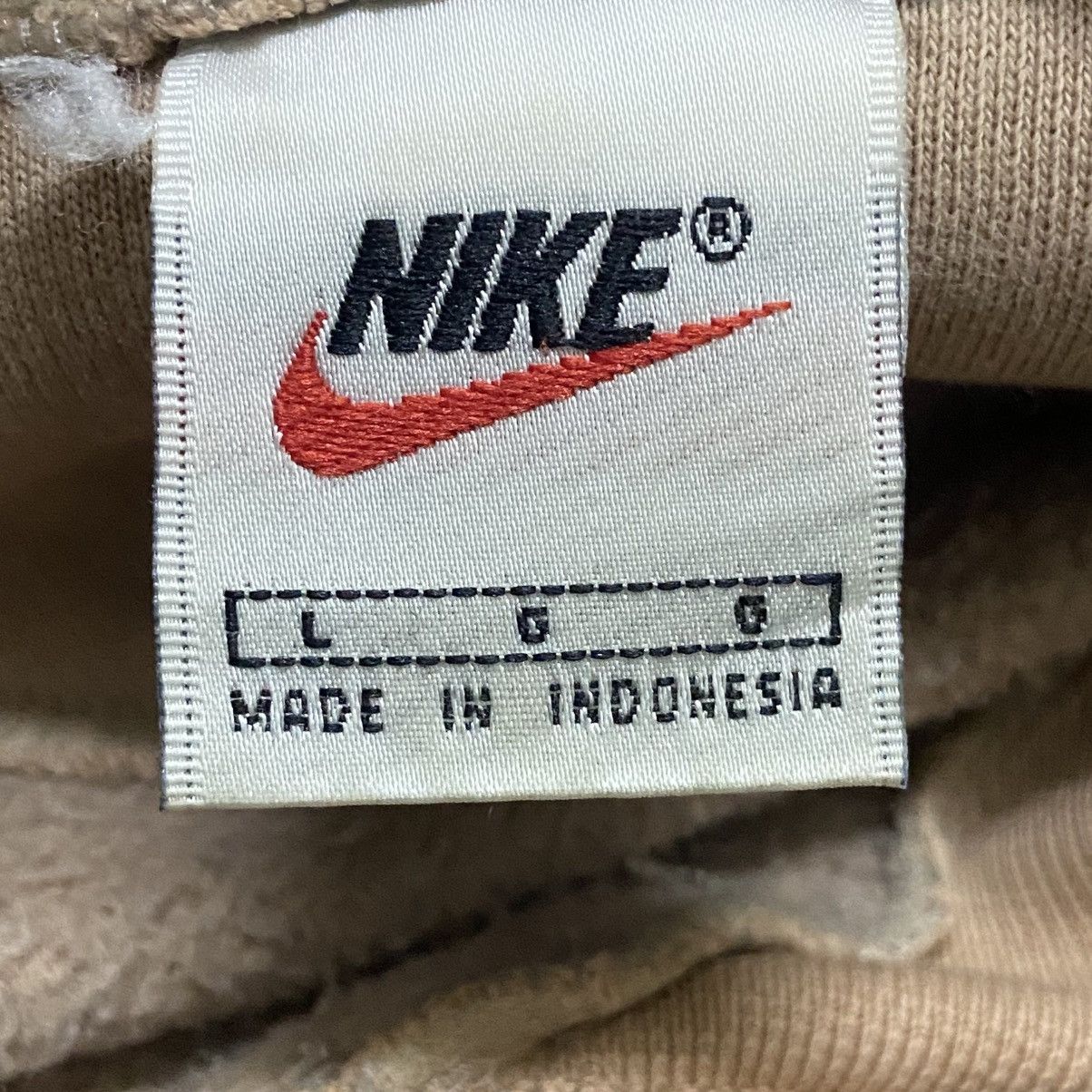 Nike × Vintage Vintage 90s Thrashed Nike Swoosh Crewneck Size US L / EU 52-54 / 3 - 6 Thumbnail