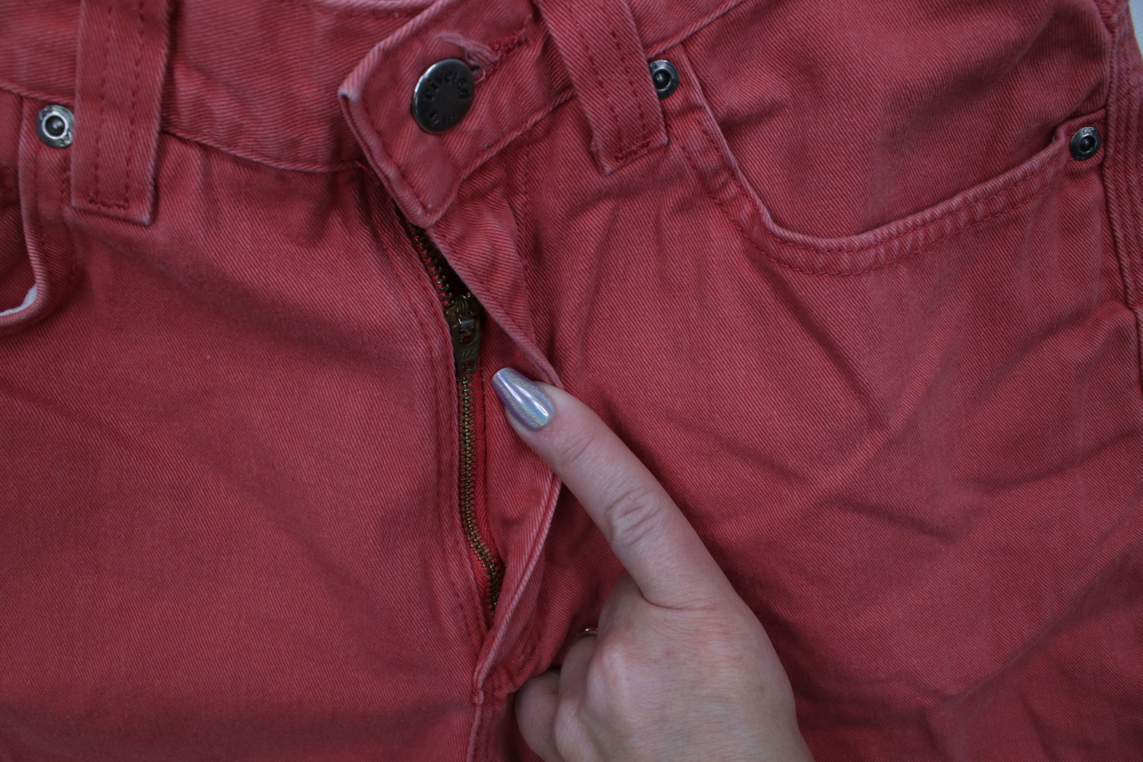Lee Vintage 90s Lee Above Knee Buckle Back Shorts Red Cotton USA Size 28" / US 6 / IT 42 - 5 Thumbnail