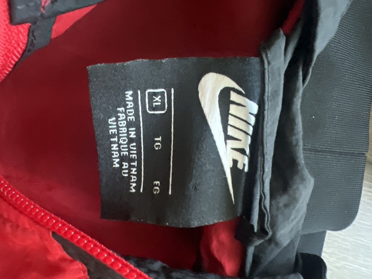 Nike 90’s Vintage Lightweight Red & Black Spray Jacket (Mens XL) Size US XL / EU 56 / 4 - 8 Thumbnail