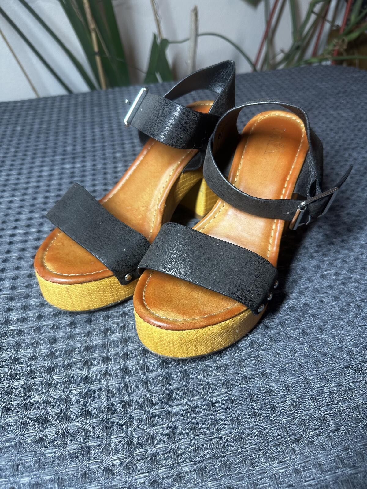 Unknown London Black and Yellow Platform Block Heel Sandals Size US 7.5 / IT 37.5 - 5 Thumbnail