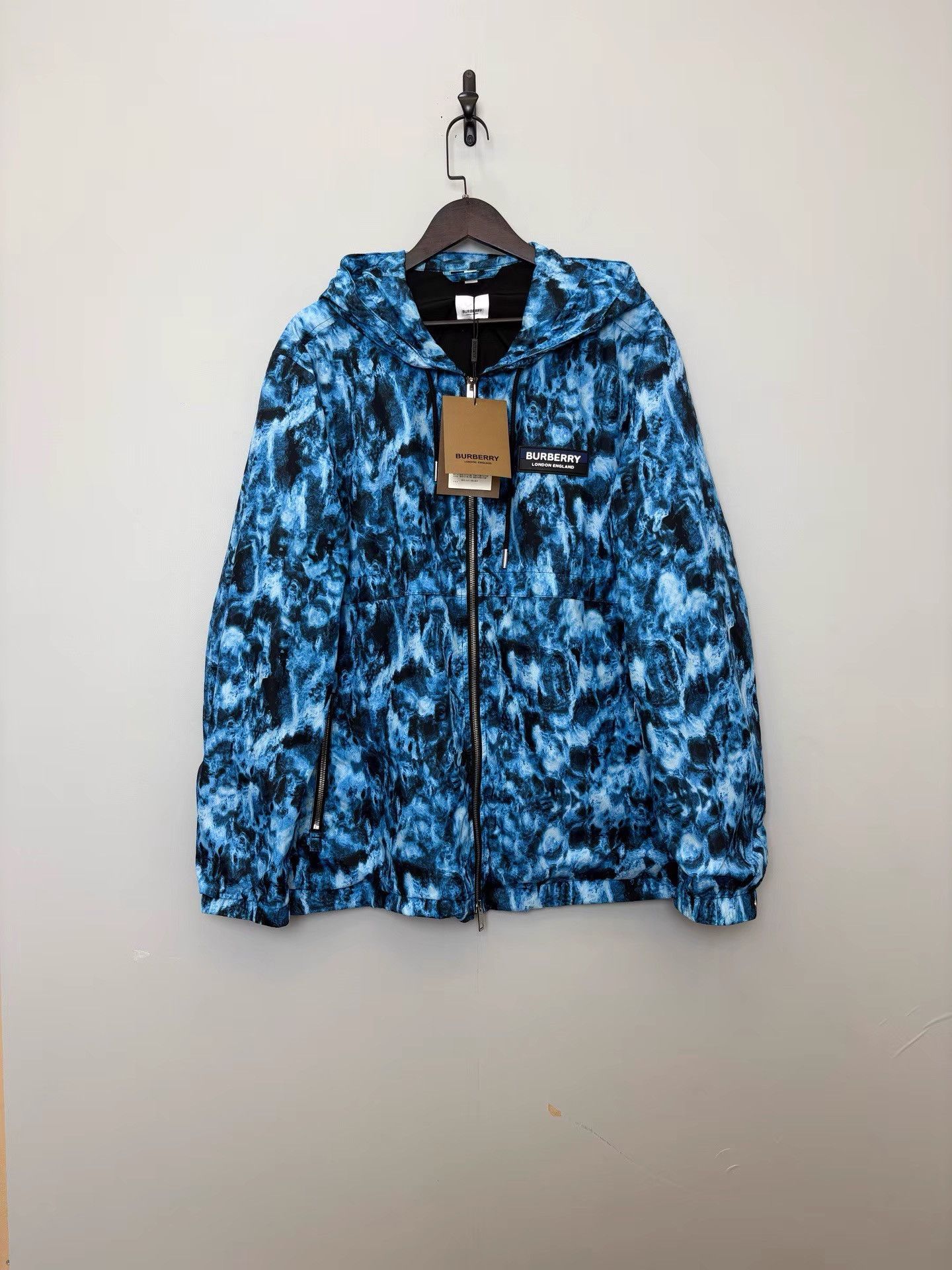Burberry Burberry Tie-dye Ripple Hooded Jacket K36 Size US XL / EU 56 / 4 - 1 Thumbnail