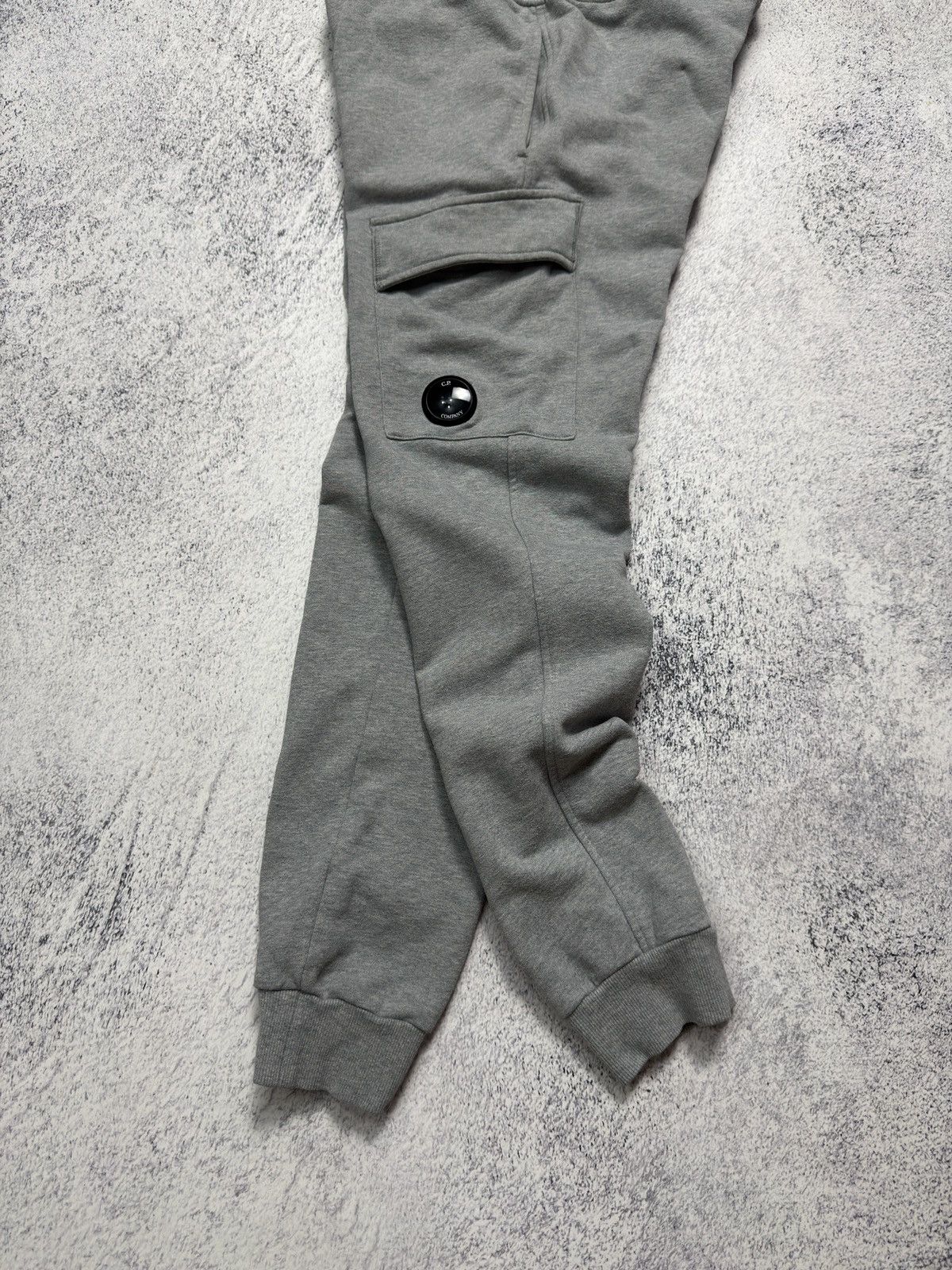 C.P. Company C.P. Company Diagonal Raised Fleece Cargo Grey Sweatpants Size US 32 / EU 48 - 13 Thumbnail