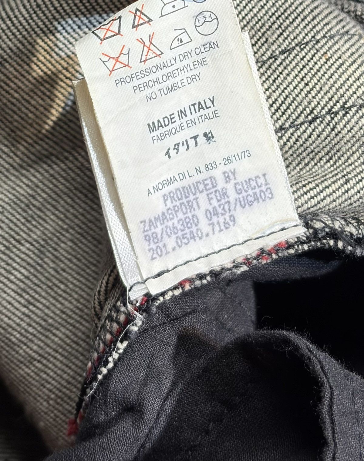 Gucci Vintage Gucci Raw Denim Selvedge Italy Jeans W28 Size US 28 / EU 44 - 12 Thumbnail
