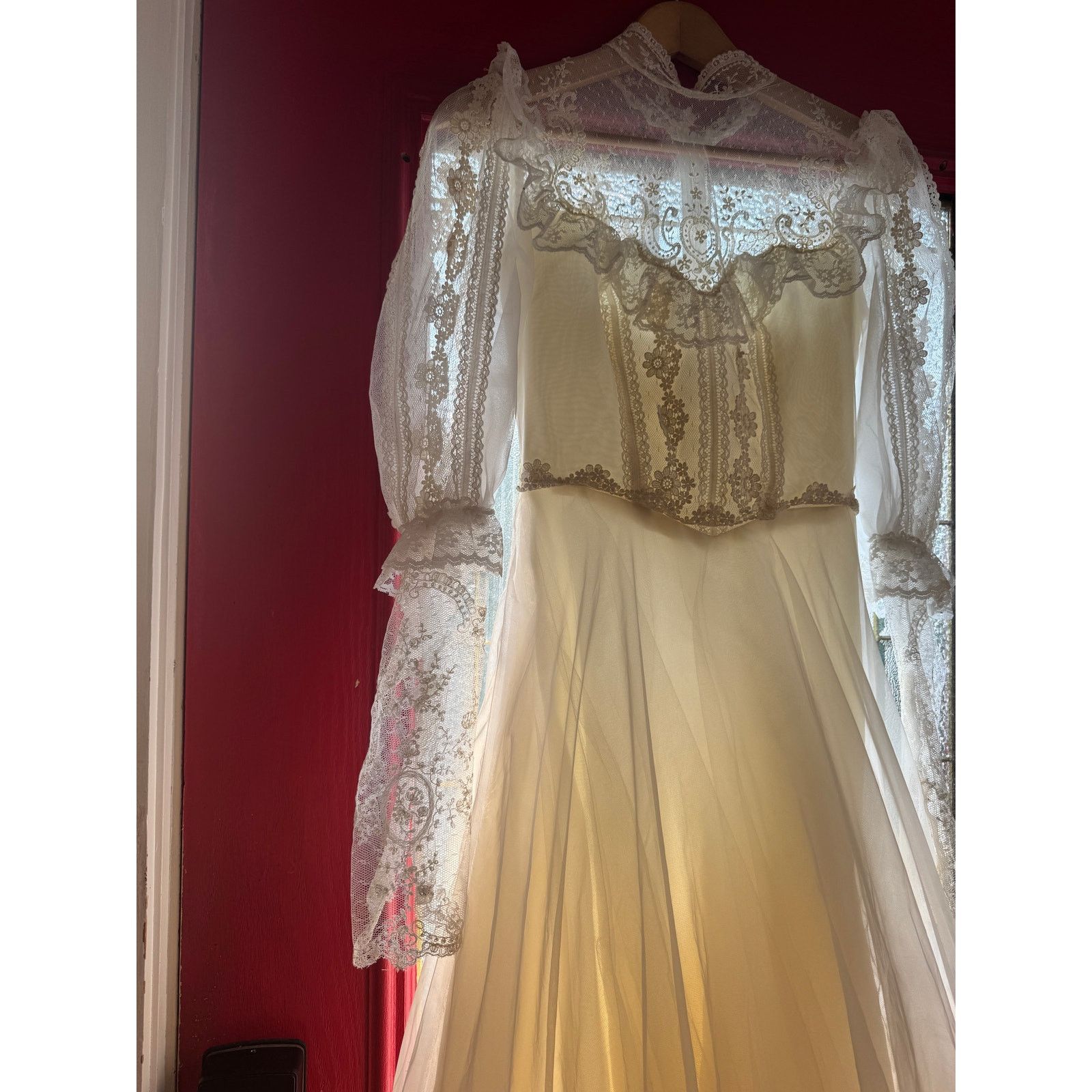 Luxe Vintage Eve of Milady Lace Stunning Wedding Dress with Hat Size S / US 4 / IT 40 - 8 Thumbnail