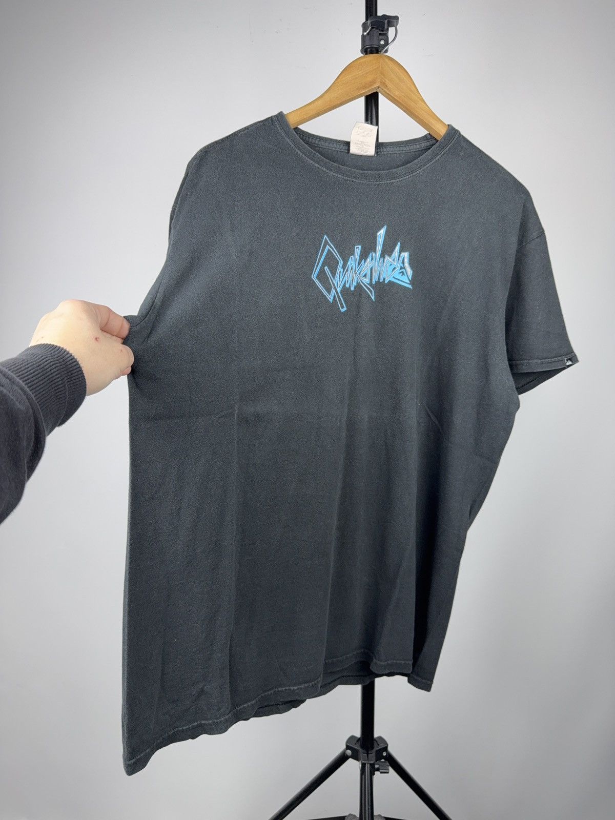 Quiksilver 00s Vintage Quiksilver Graphic Y2K Skate Surf T Shirt Size US L / EU 52-54 / 3 - 4 Thumbnail